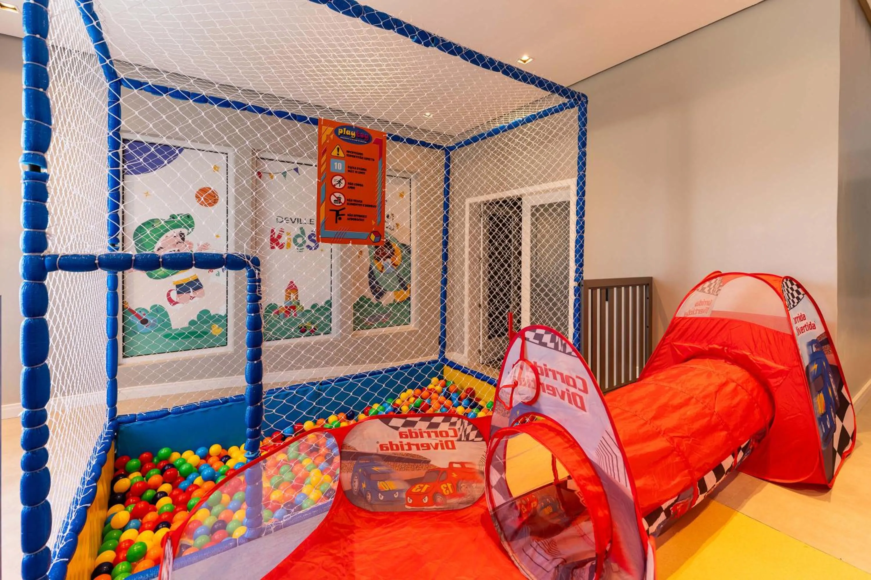 Children play ground, Bed in Hotel Deville Prime Porto Alegre
