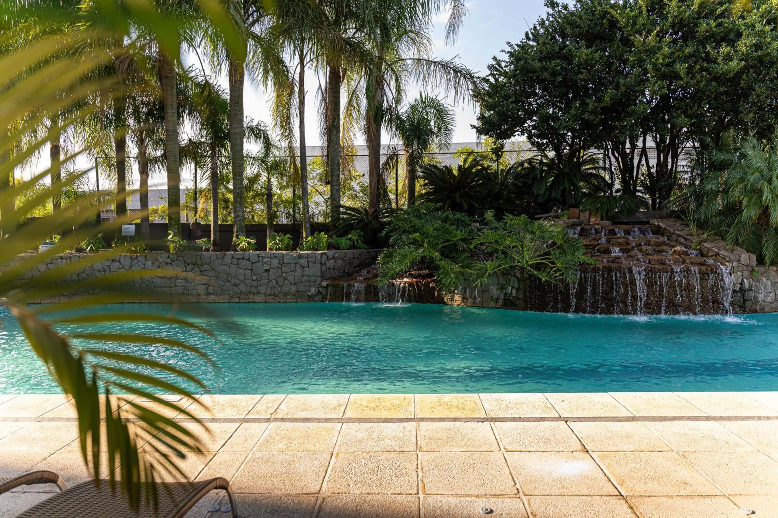 Swimming pool in Hotel Deville Prime Porto Alegre