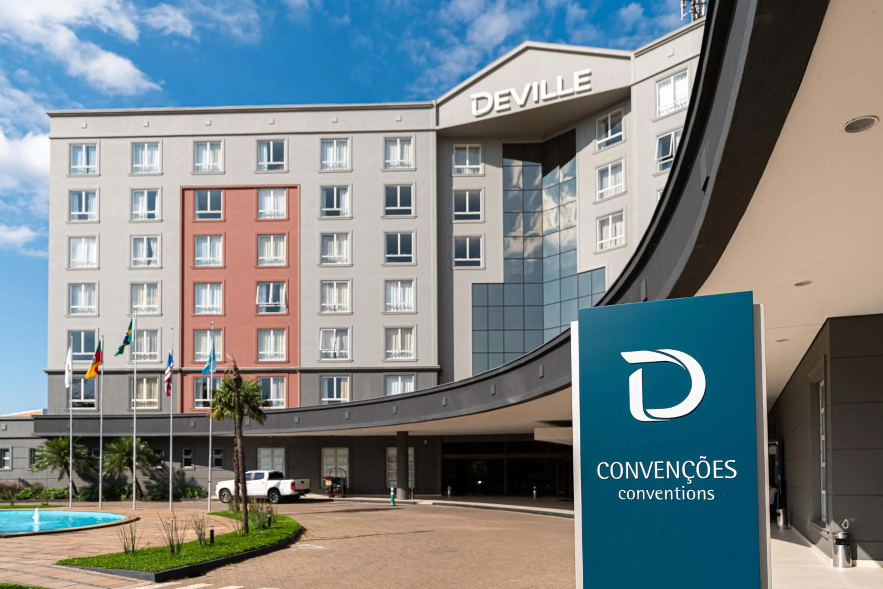 Facade/entrance in Hotel Deville Prime Porto Alegre