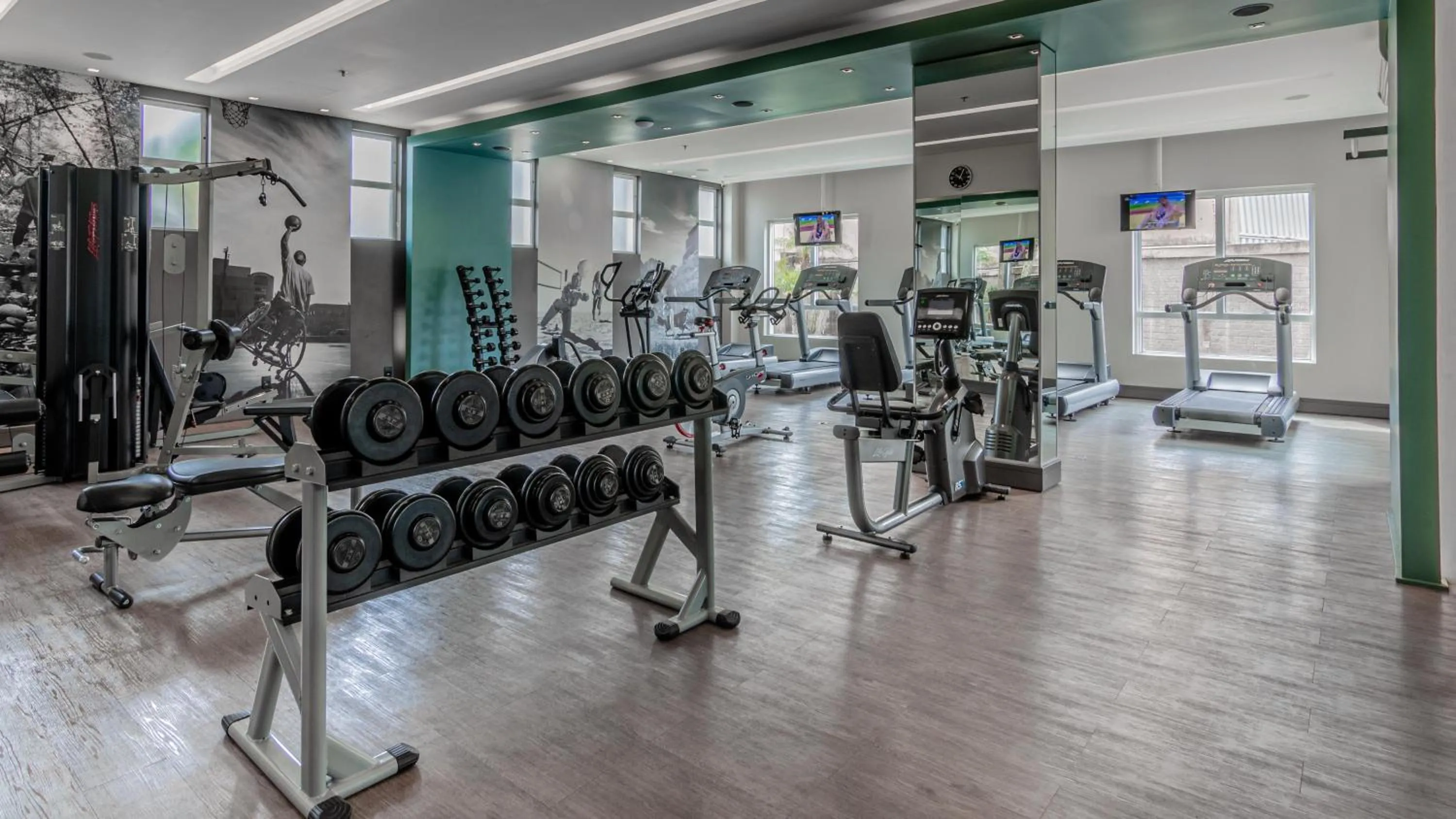 Fitness centre/facilities in Hotel Deville Prime Porto Alegre