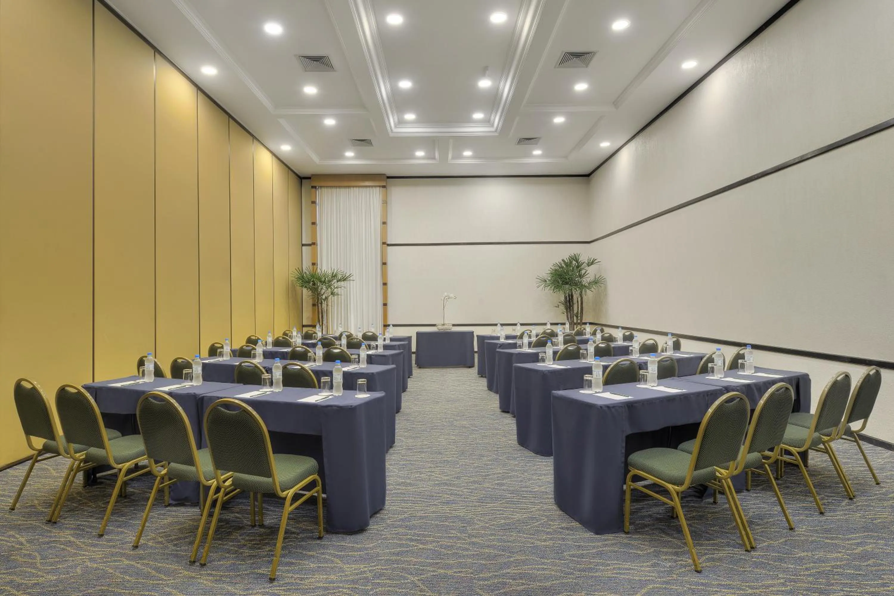 Meeting/conference room in Hotel Deville Prime Porto Alegre