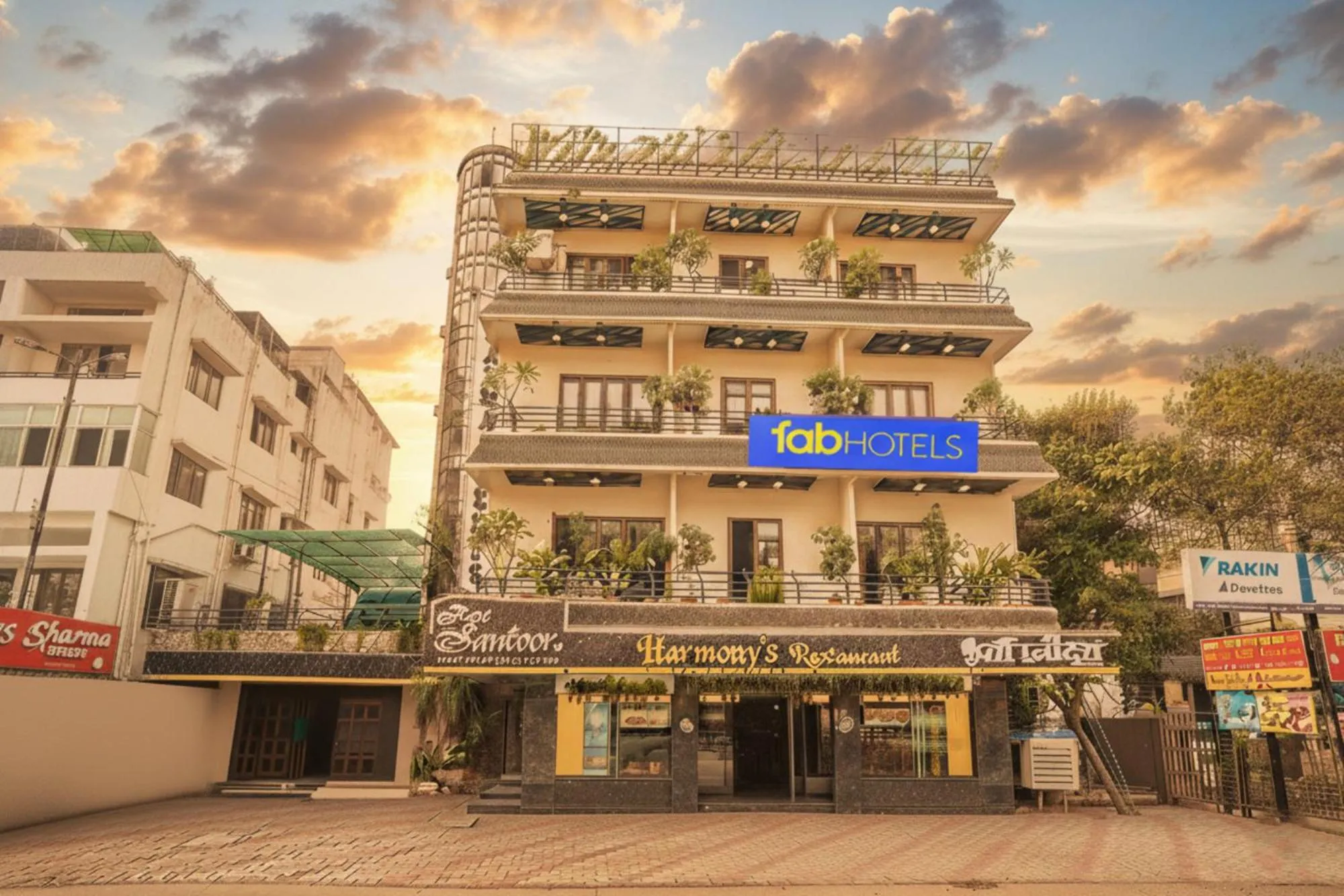 Property building in FabHotel Santoor Geeta Bhawan Square