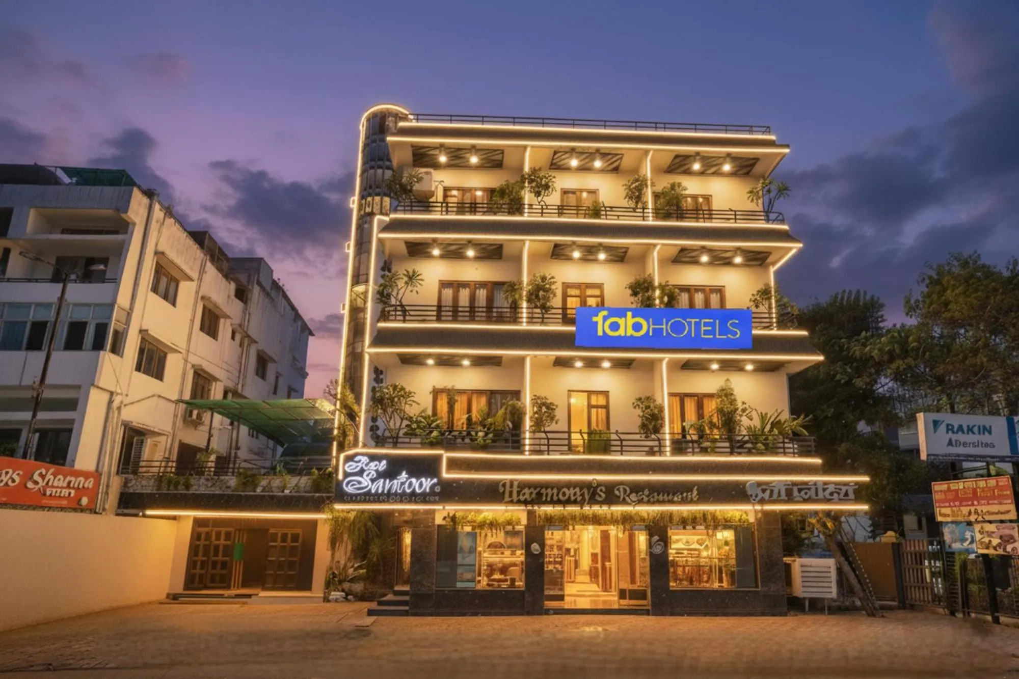 Property building in FabHotel Santoor Geeta Bhawan Square