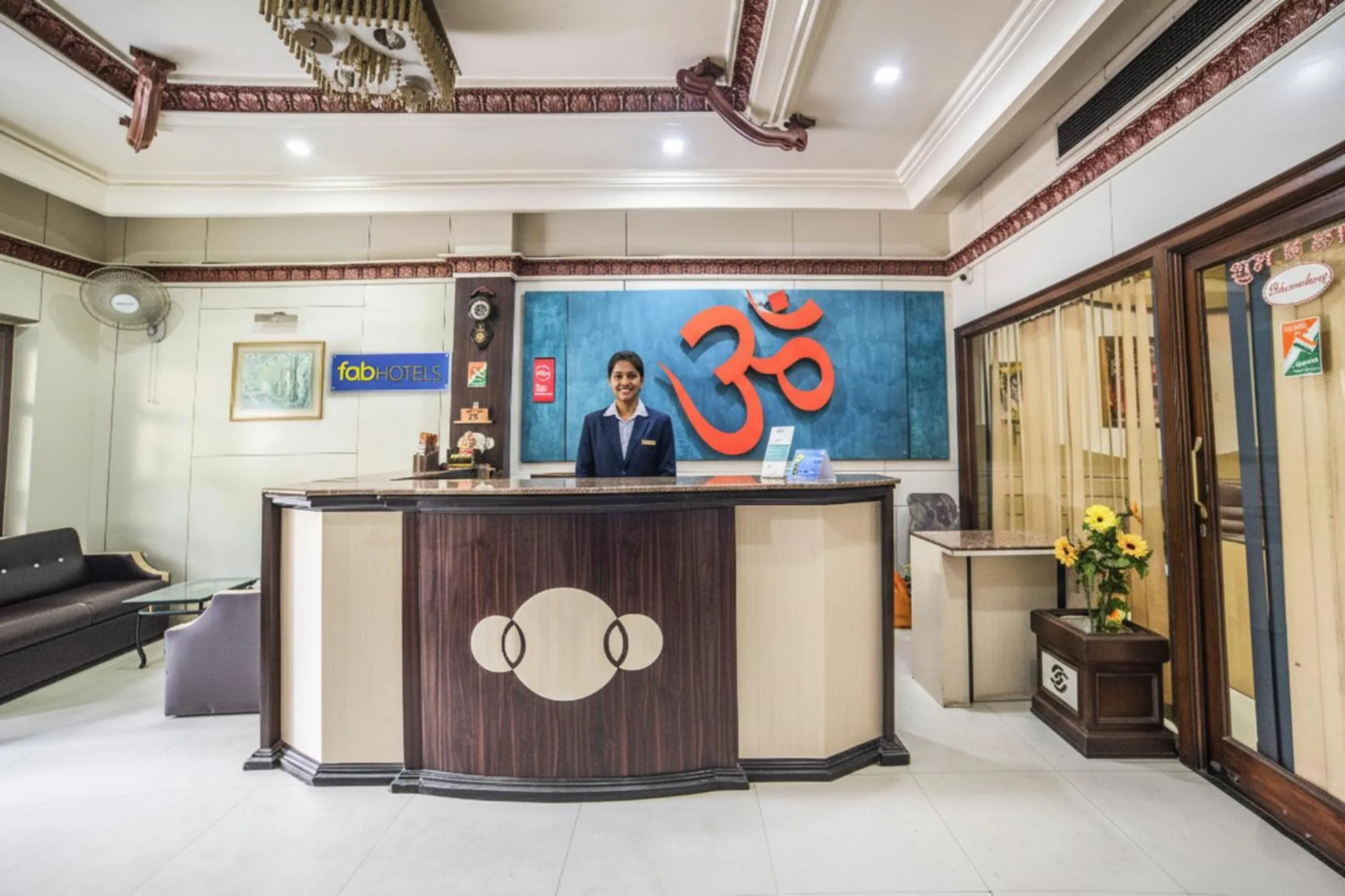 Lobby or reception in FabHotel Santoor Geeta Bhawan Square