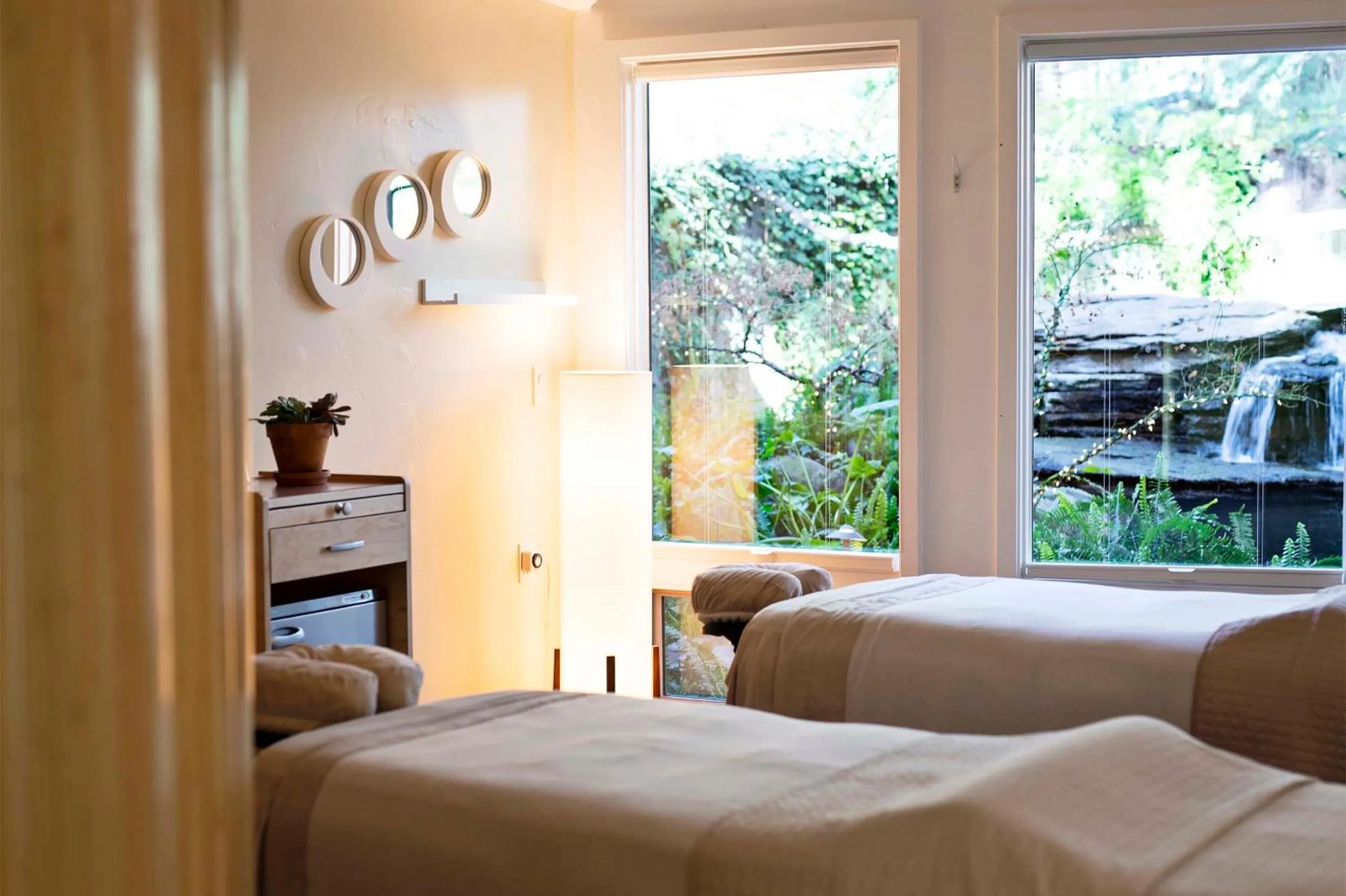Massage, Bed in Appellation Lodi - Wine & Roses Resort and Spa