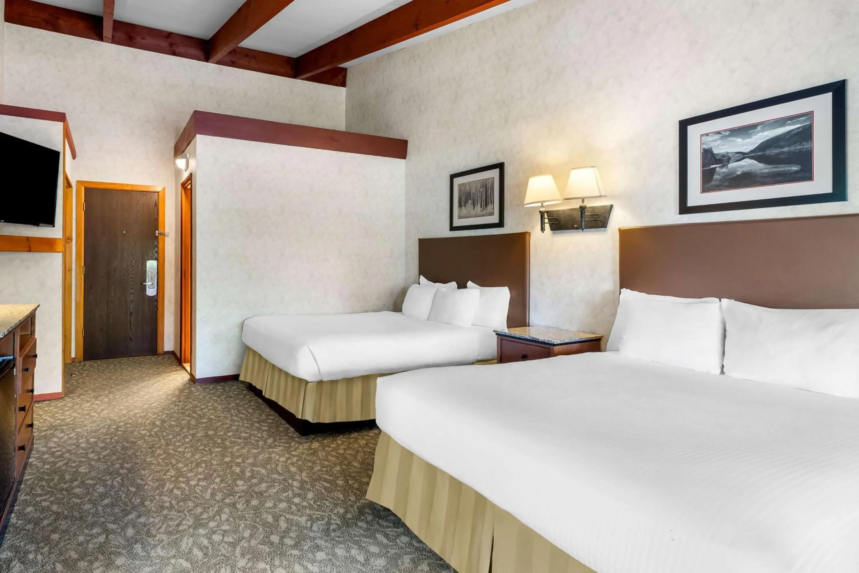 Photo of the whole room, Bed in Best Western Adirondack Inn