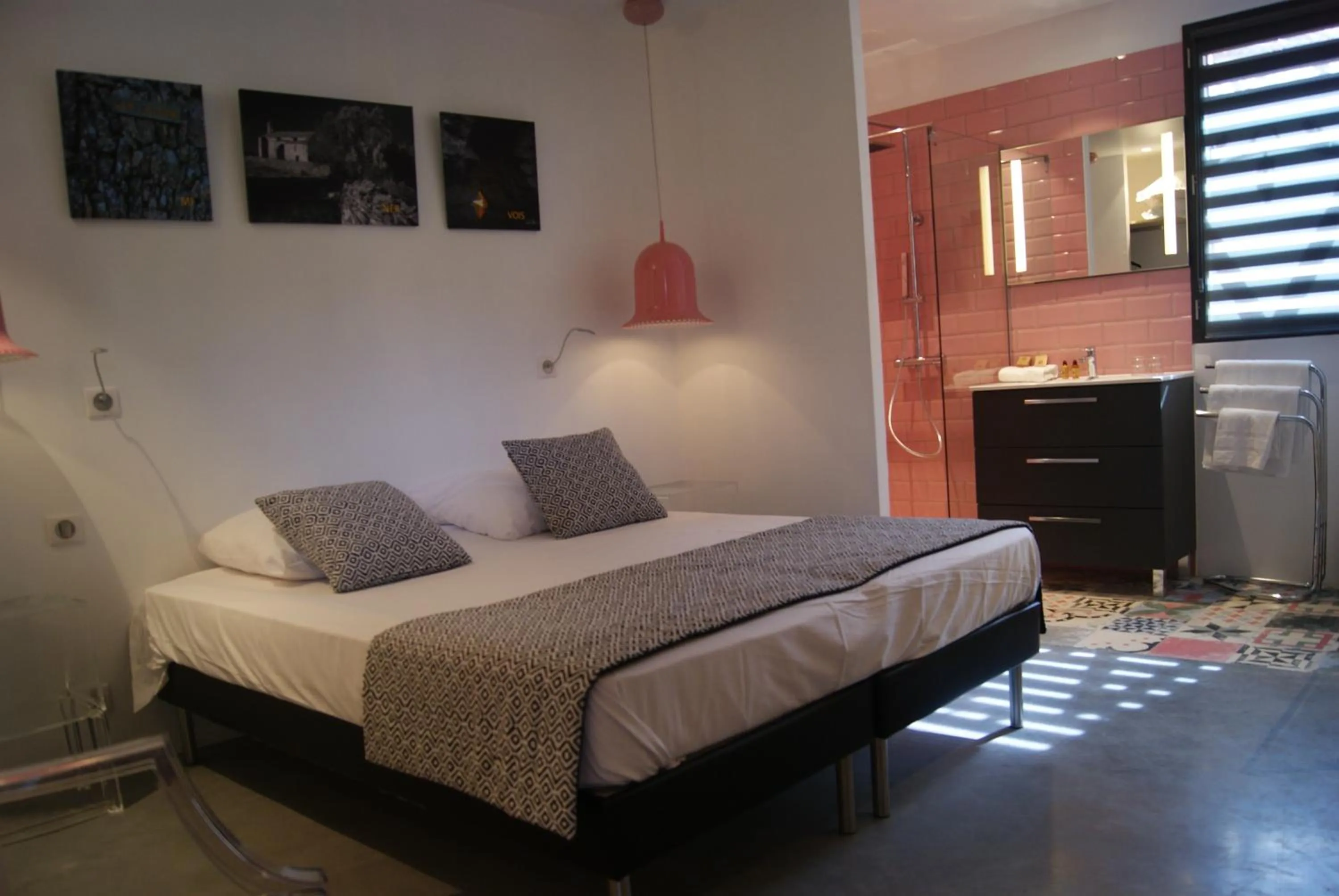 Bed in Contact Hôtel Le Minervois - Hôtel & Restaurant Au nord de Carcassonne