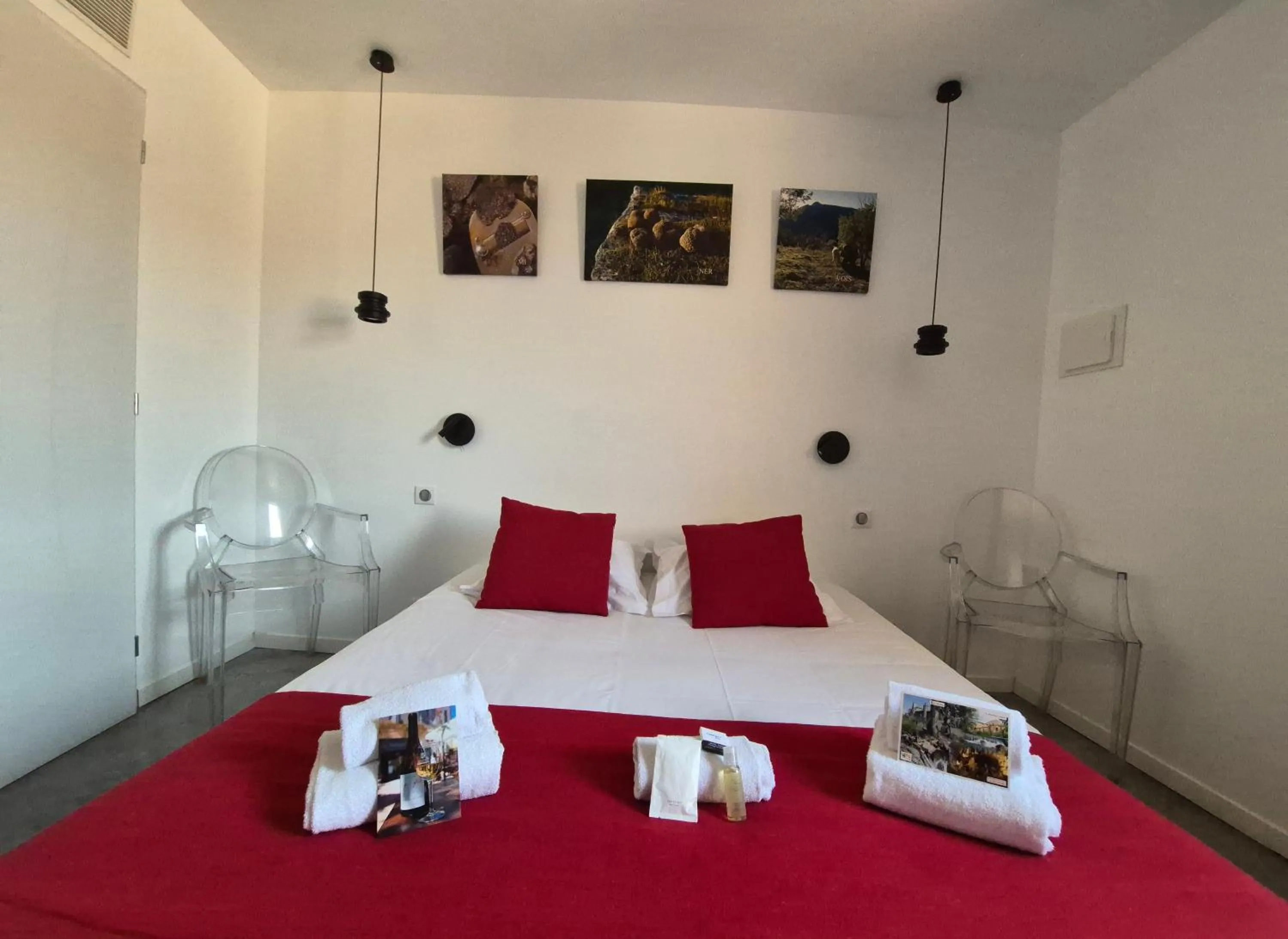 Bed in Contact Hôtel Le Minervois - Hôtel & Restaurant Au nord de Carcassonne