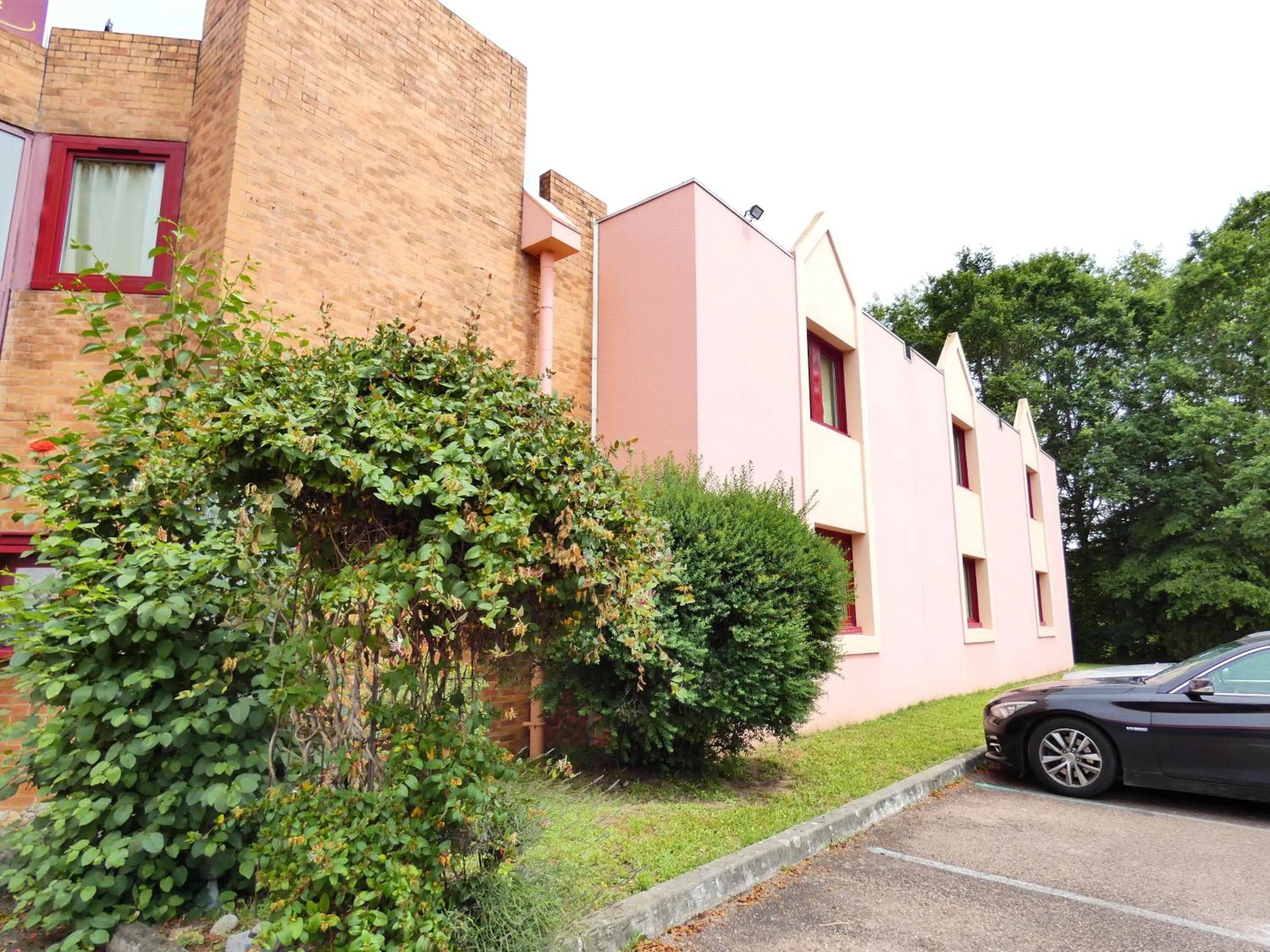 Parking in Hôtel du Parc Limoges & Restaurant "Le temps d'une pause"