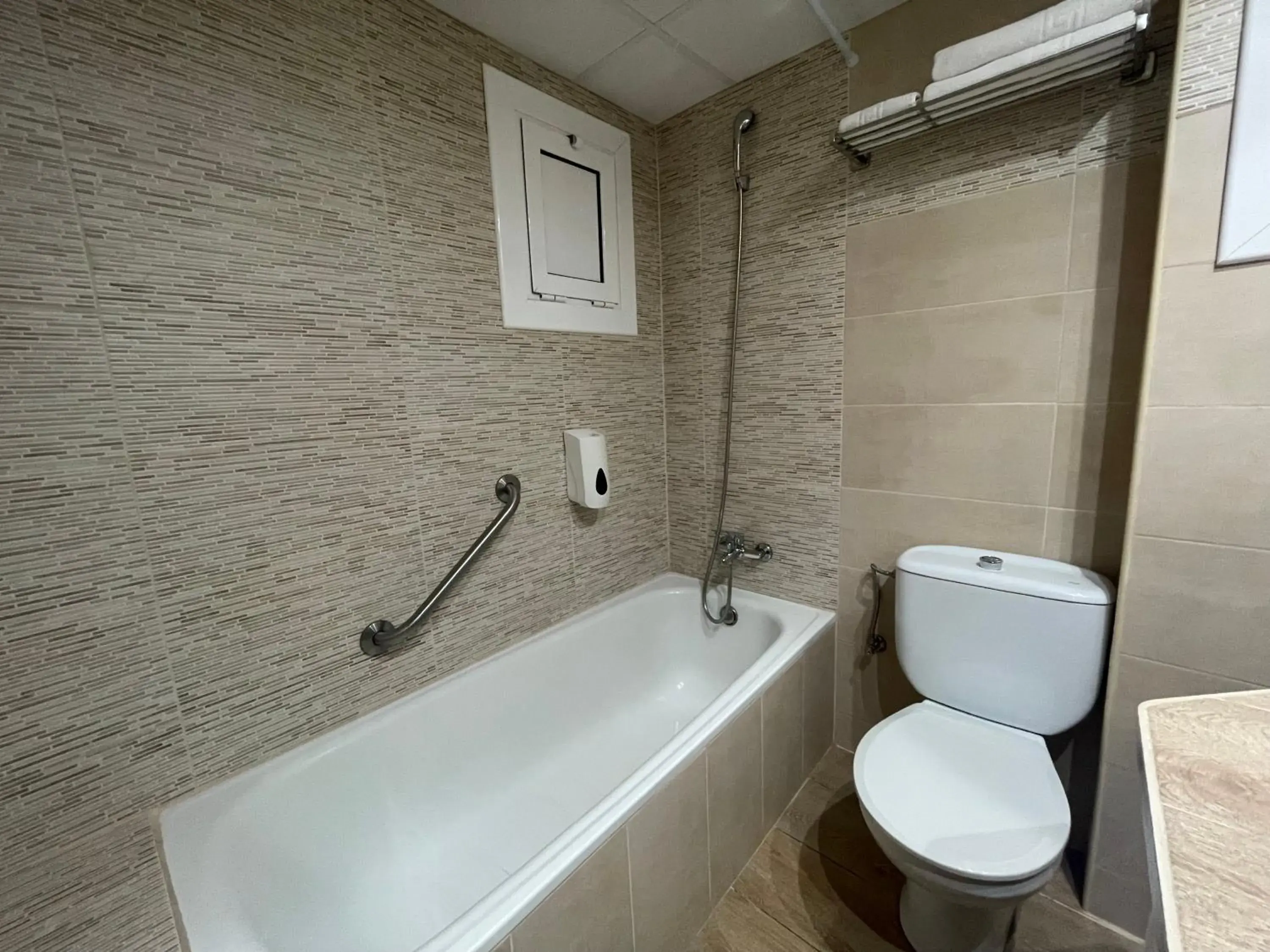 Superior Quadruple Room in Hotel Maria del Mar Superior Quadruple Room in Hotel Maria del Mar