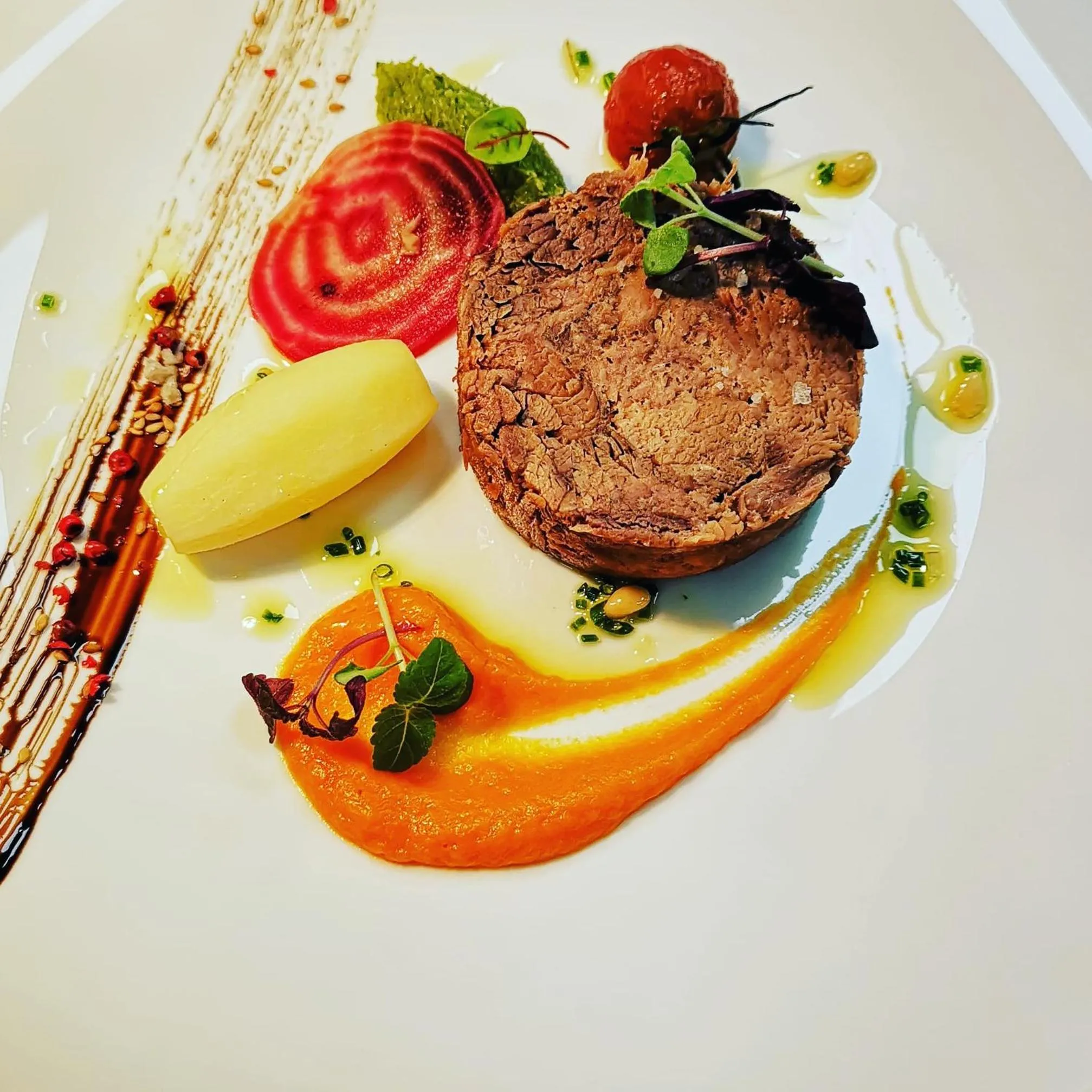 Food and drinks in Logis Hôtel Restaurant Les 2 Rives - A75, en bordure de rivière