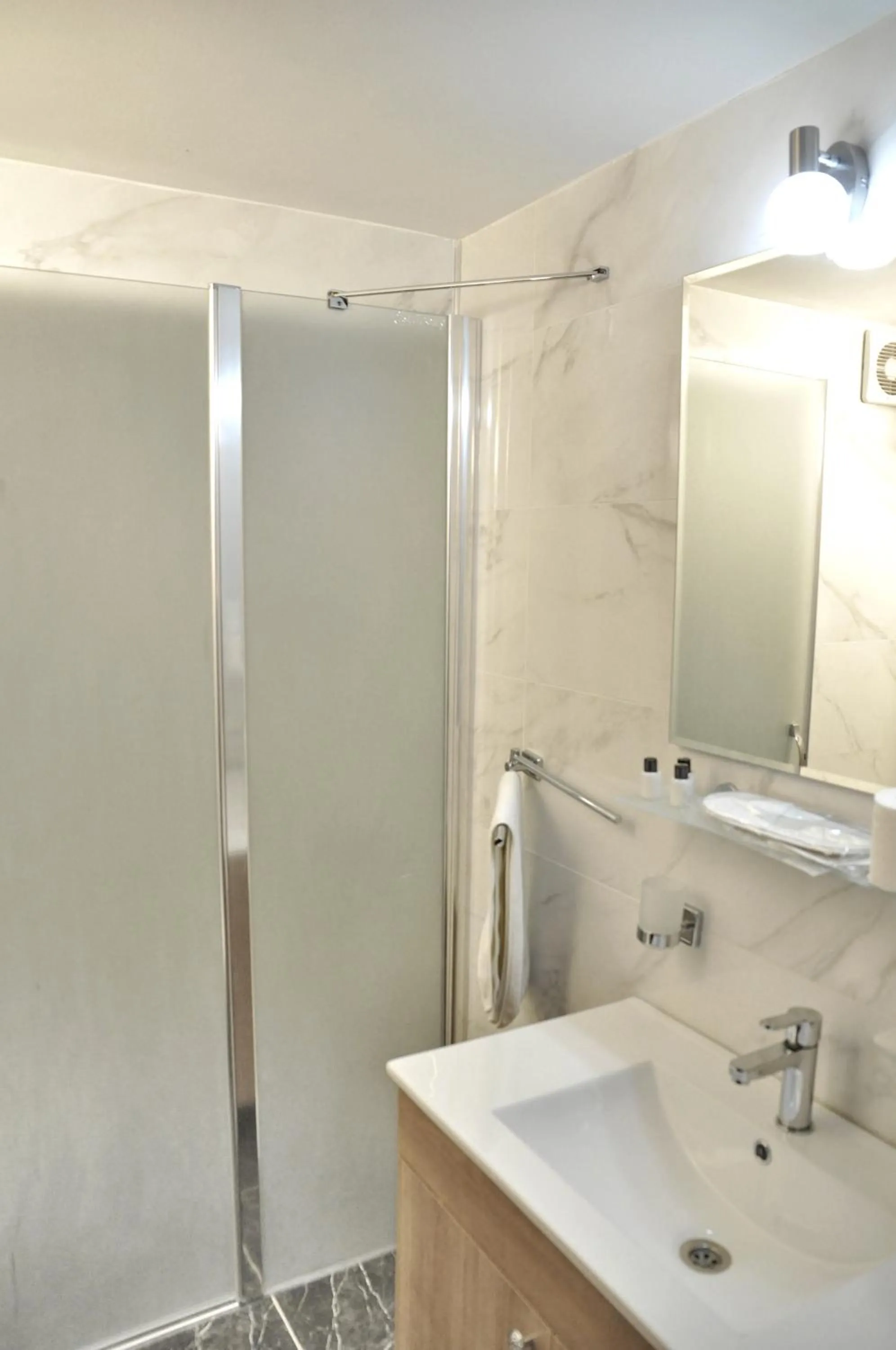 Shower in Hotel Davos Istanbul