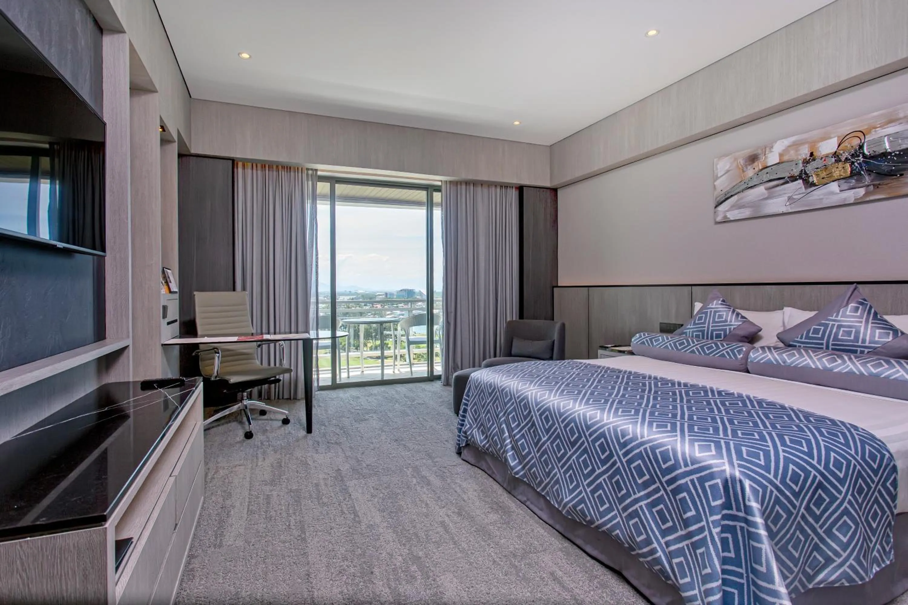 Bedroom, Bed in The Pacific Sutera Hotel