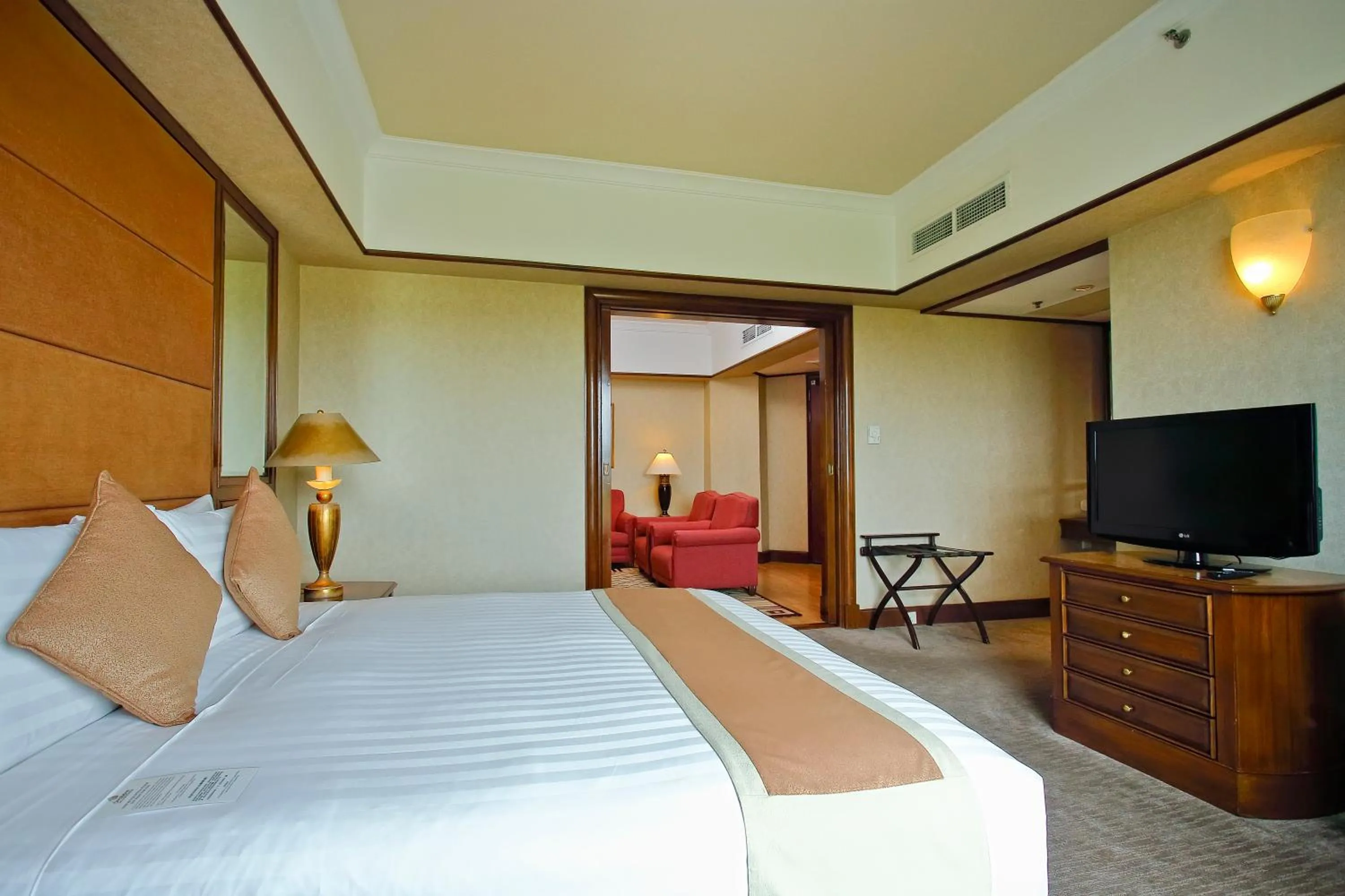 Bedroom, Bed in The Pacific Sutera Hotel