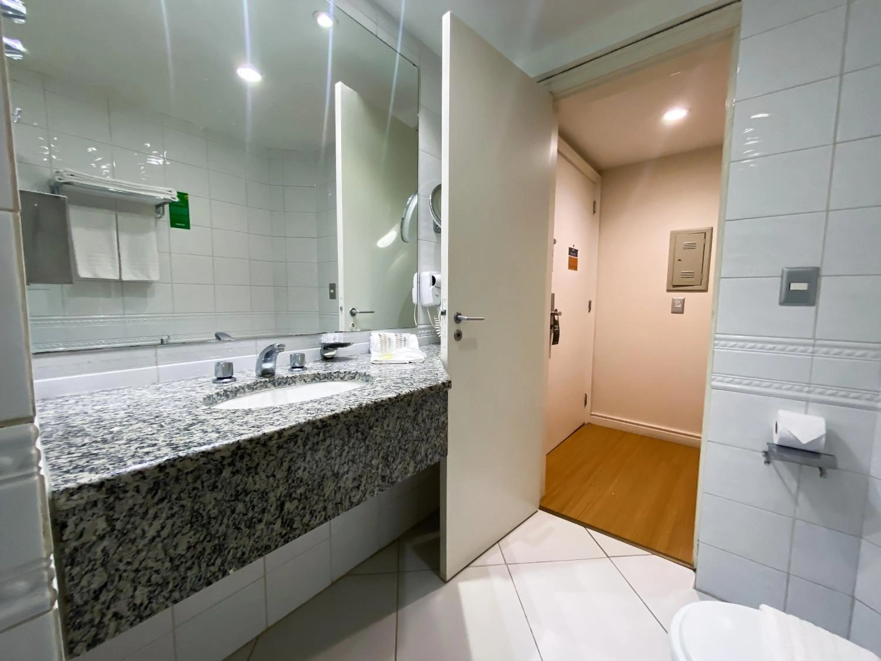 Bathroom in Master Porto Alegre Hotel - Av Carlos Gomes, Próximo ao Consulado Americano