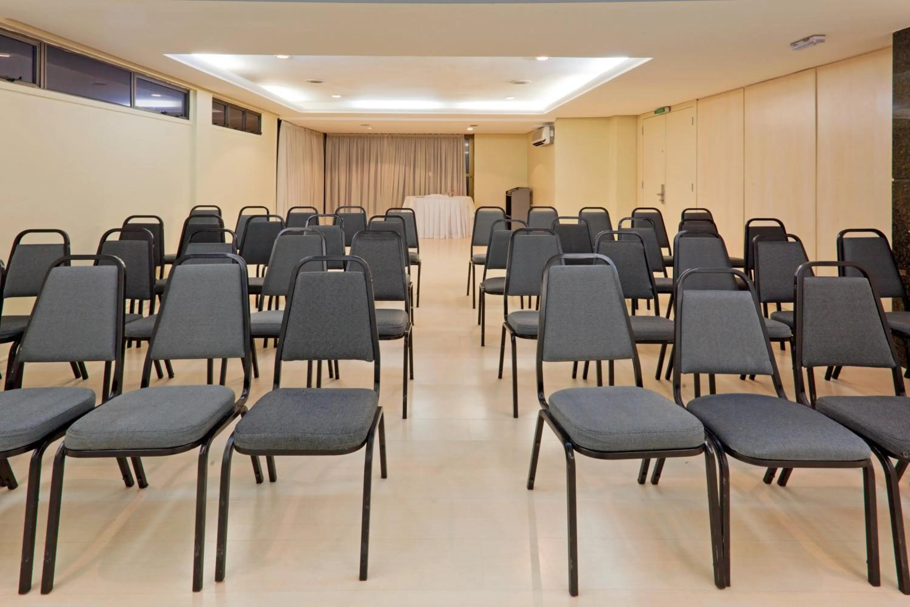 Business facilities in Master Porto Alegre Hotel - Av Carlos Gomes, Próximo ao Consulado Americano