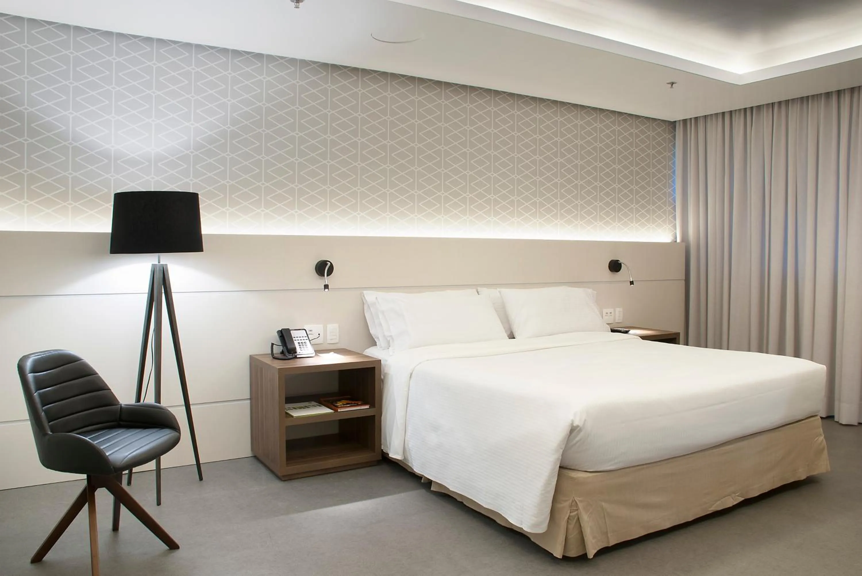 Bedroom, Bed in Master Porto Alegre Hotel - Av Carlos Gomes, Próximo ao Consulado Americano