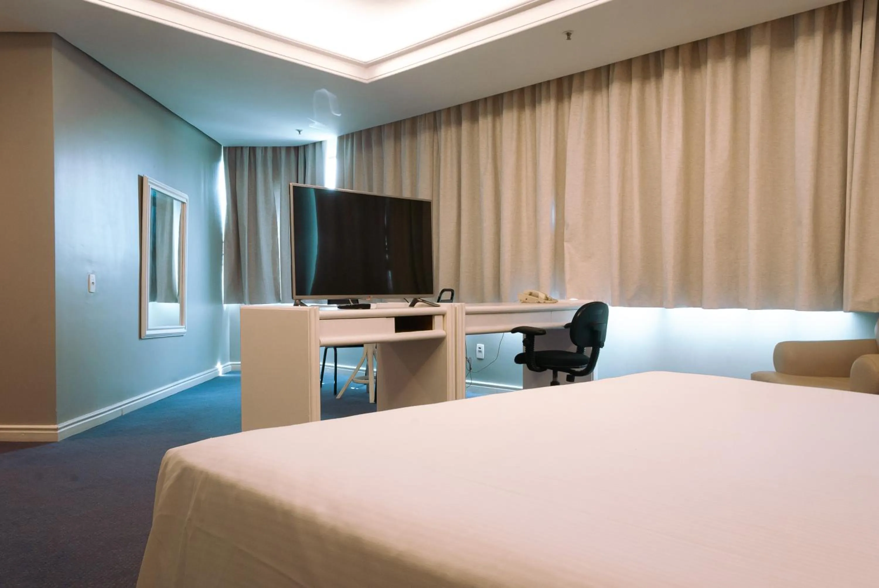 Bedroom, Bed in Master Porto Alegre Hotel - Av Carlos Gomes, Próximo ao Consulado Americano