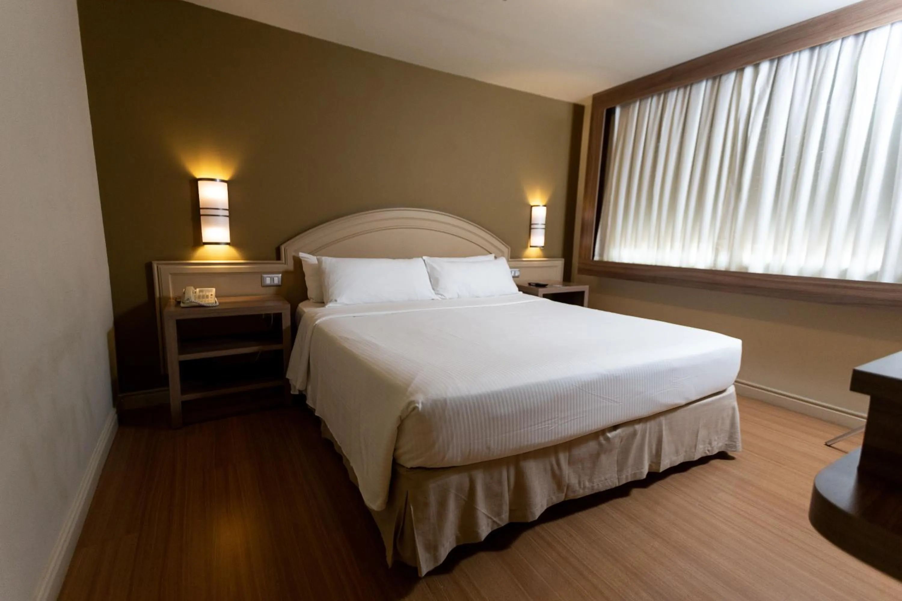 Bed in Master Porto Alegre Hotel - Av Carlos Gomes, Próximo ao Consulado Americano