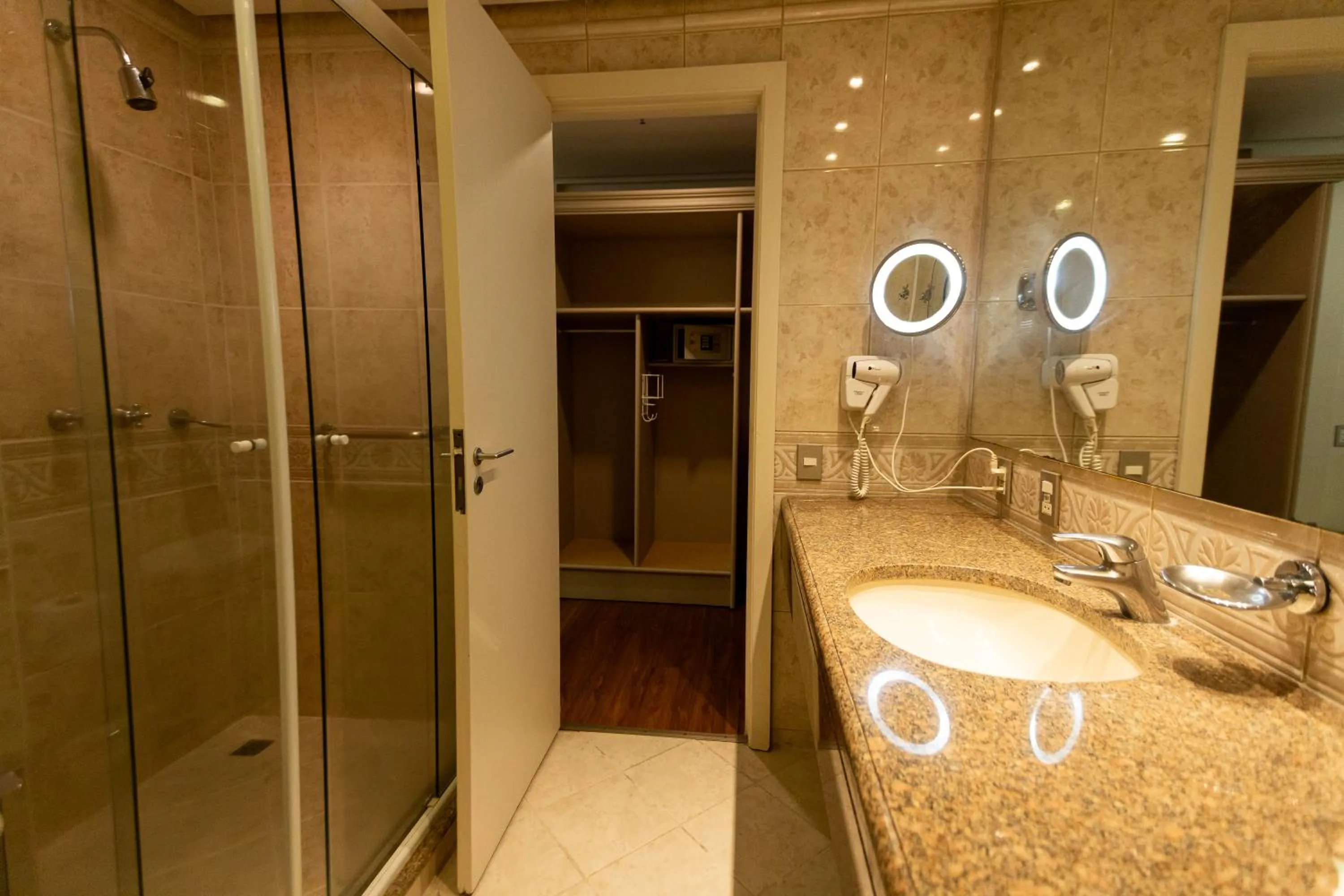 Bathroom in Master Porto Alegre Hotel - Av Carlos Gomes, Próximo ao Consulado Americano