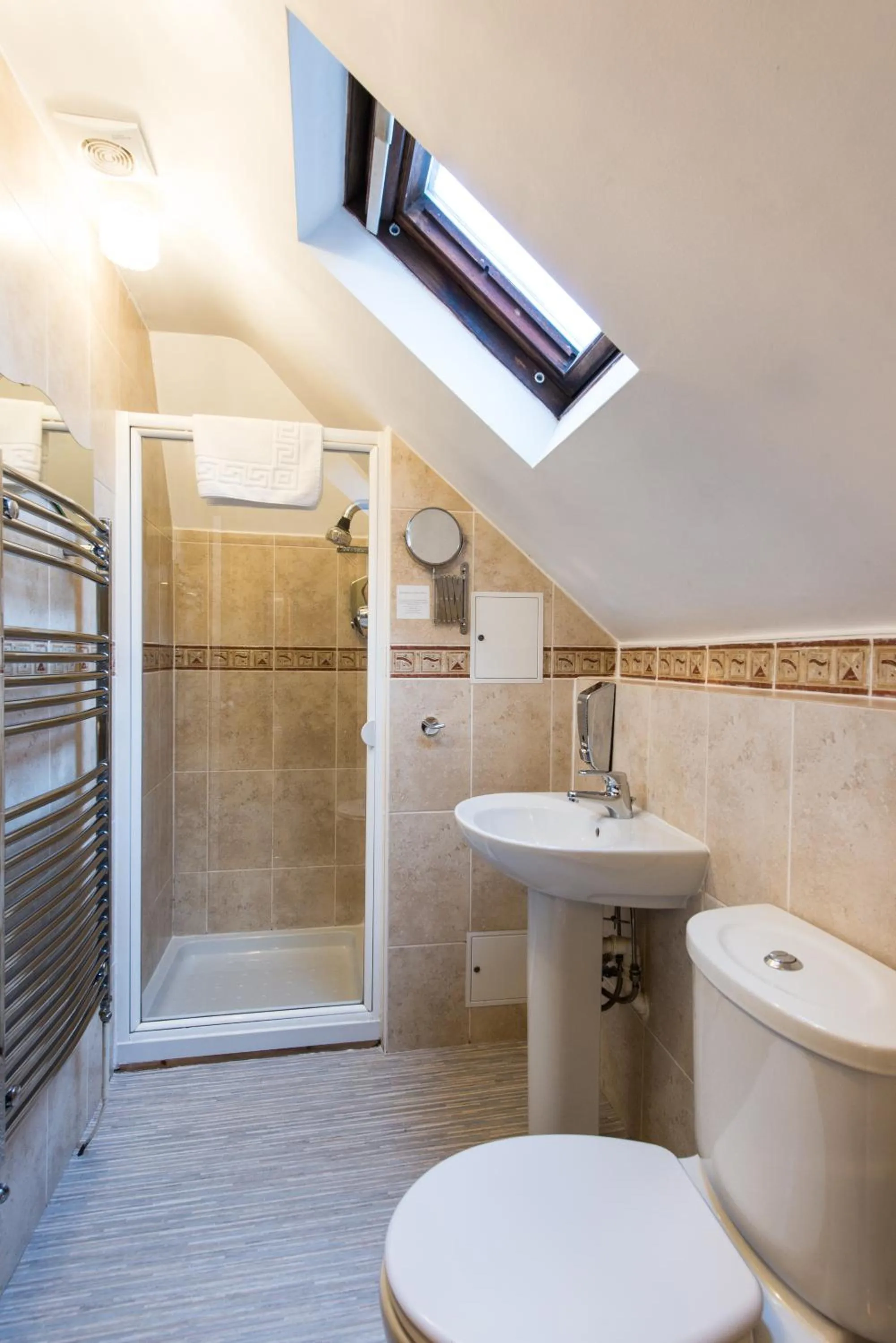 Bathroom in Tudor Lodge