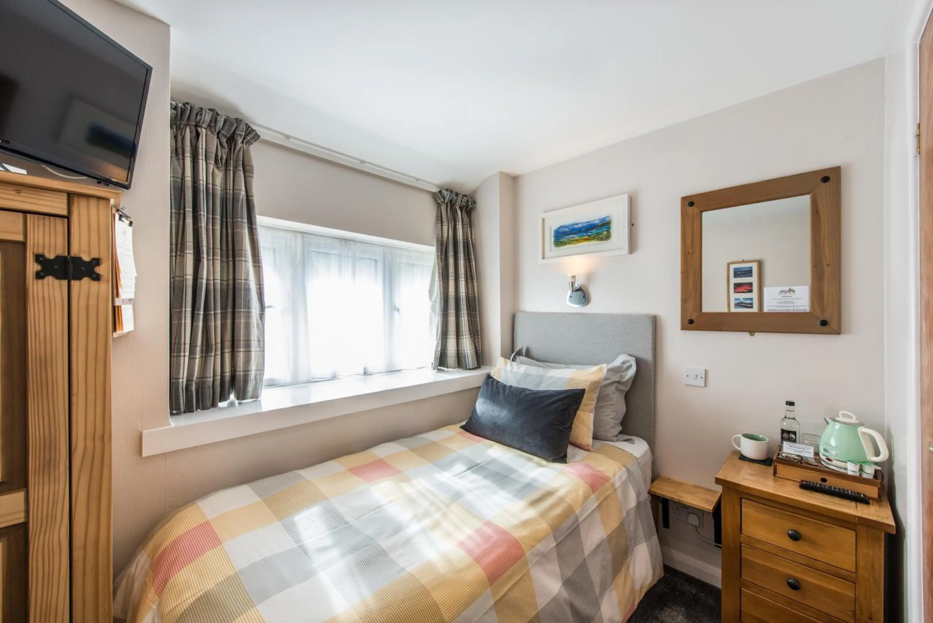 Bedroom, Bed in Tudor Lodge