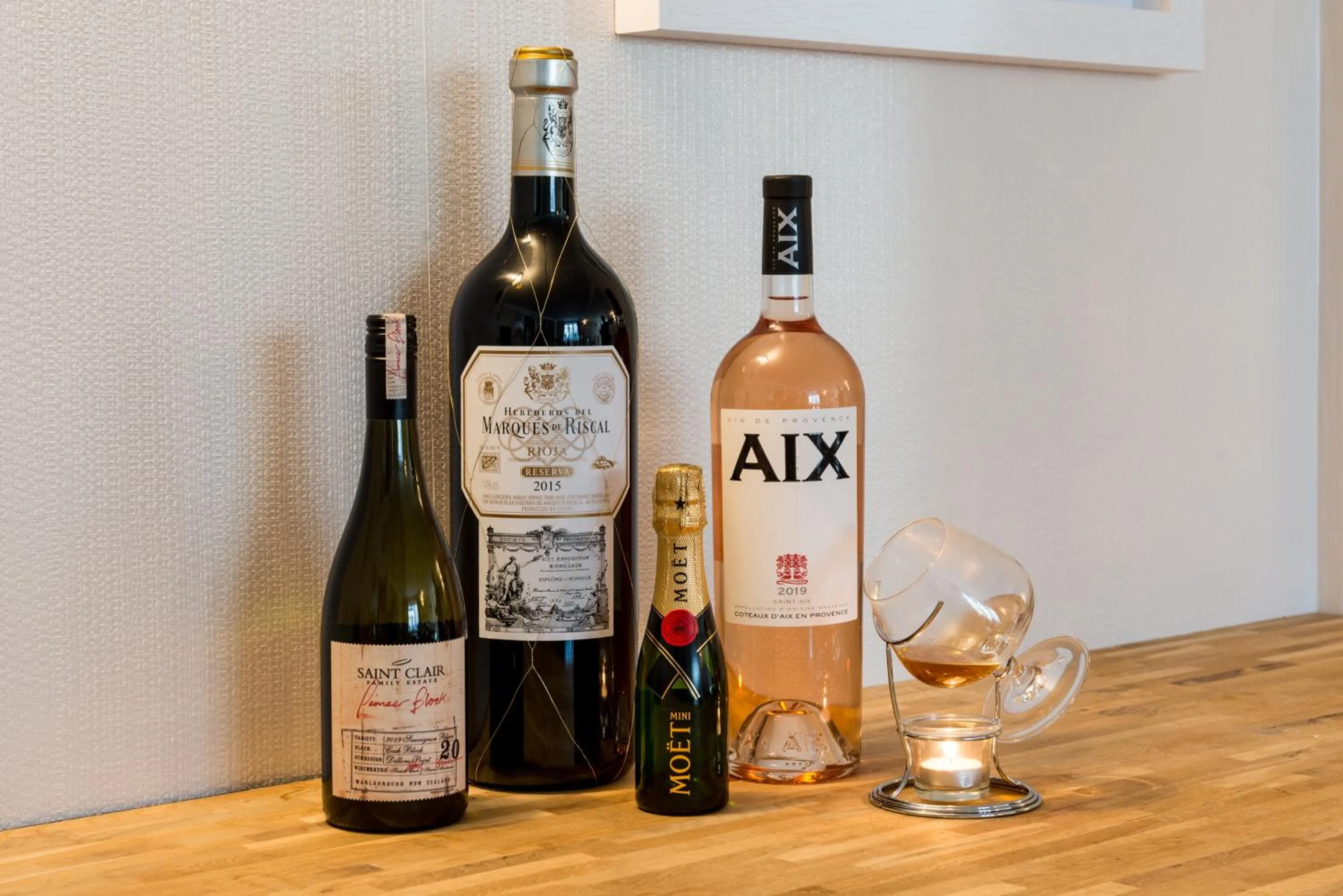 Alcoholic drinks in Tudor Lodge