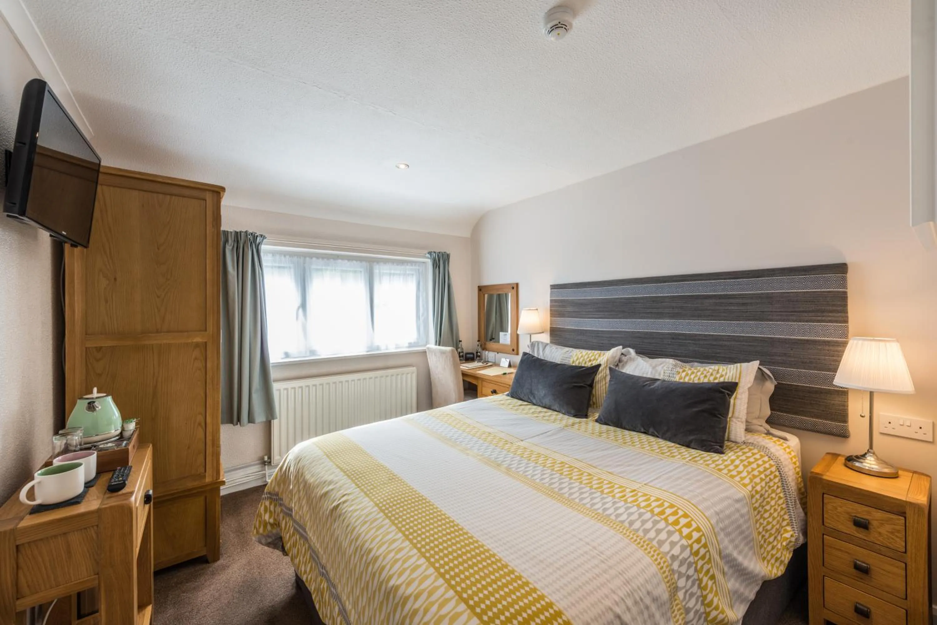 Bedroom, Bed in Tudor Lodge