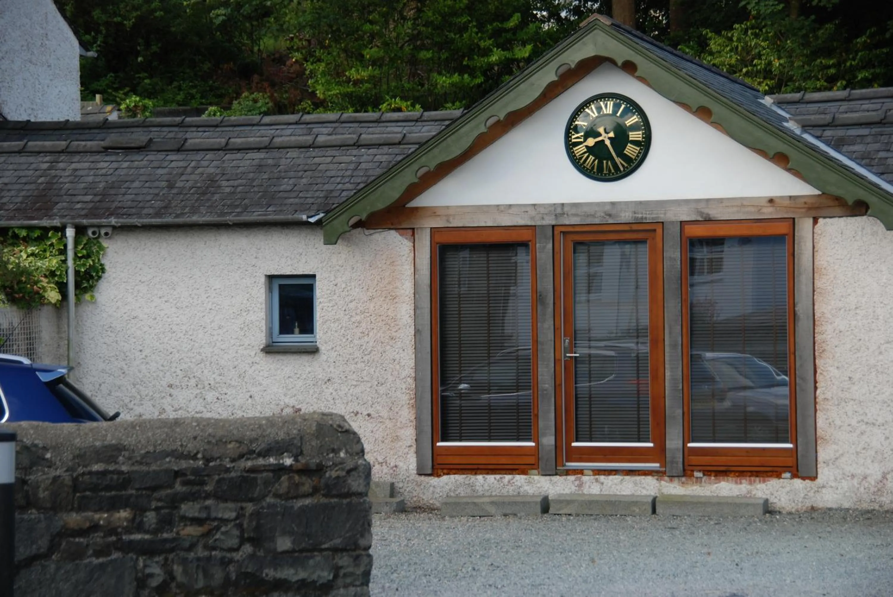 Facade/entrance in Tudor Lodge