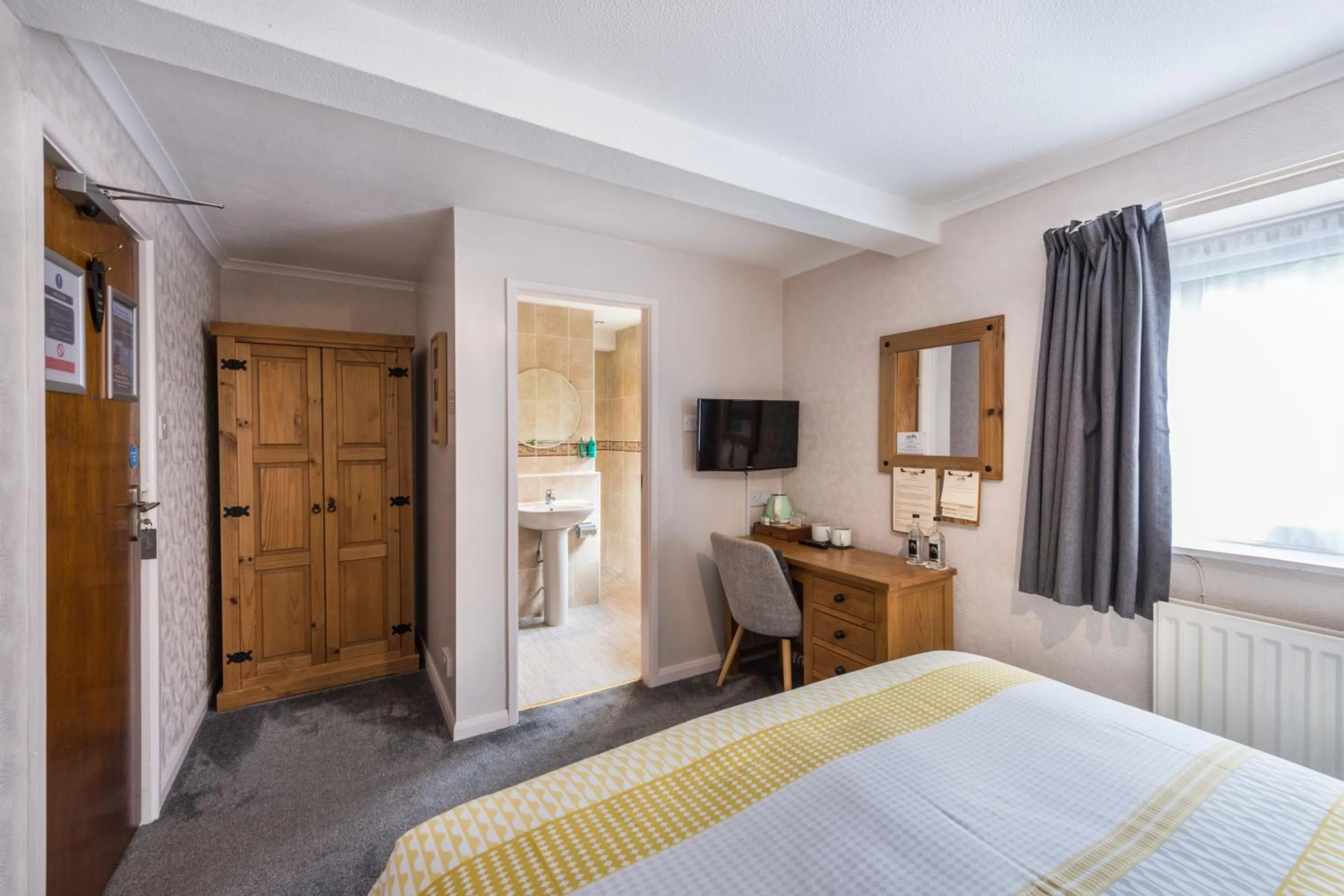 Bedroom, Bed in Tudor Lodge