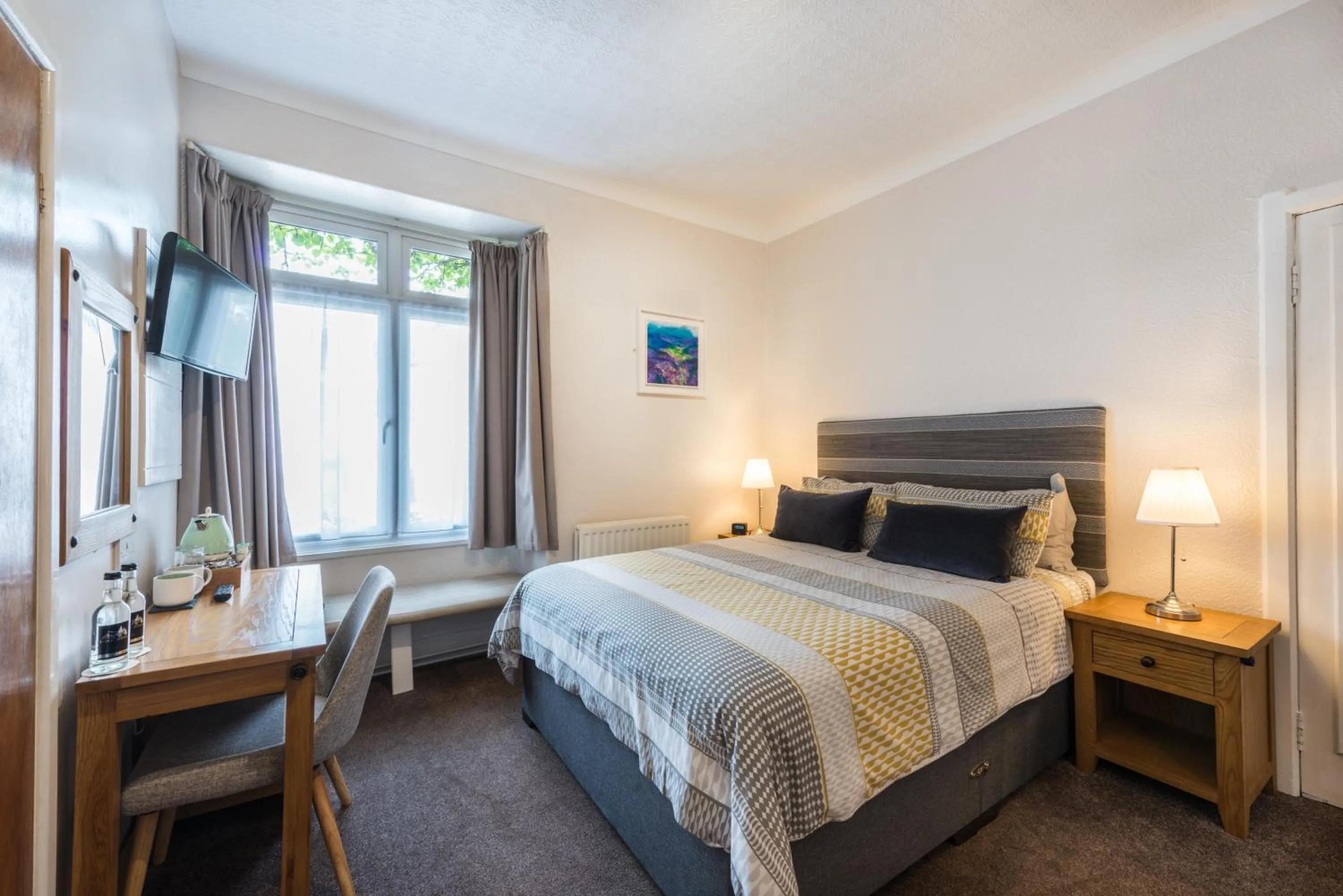 Bedroom, Bed in Tudor Lodge