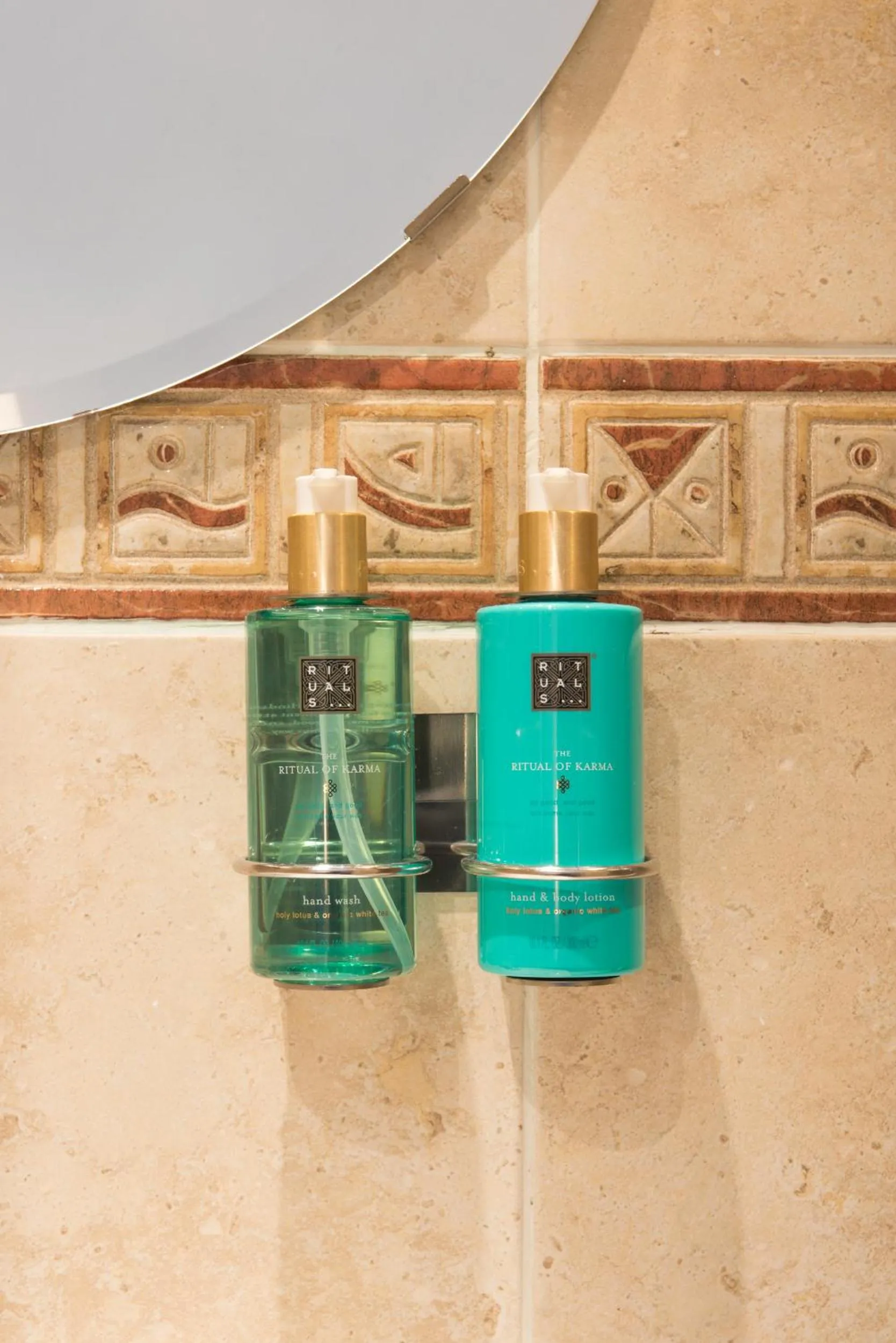 Bathroom in Tudor Lodge