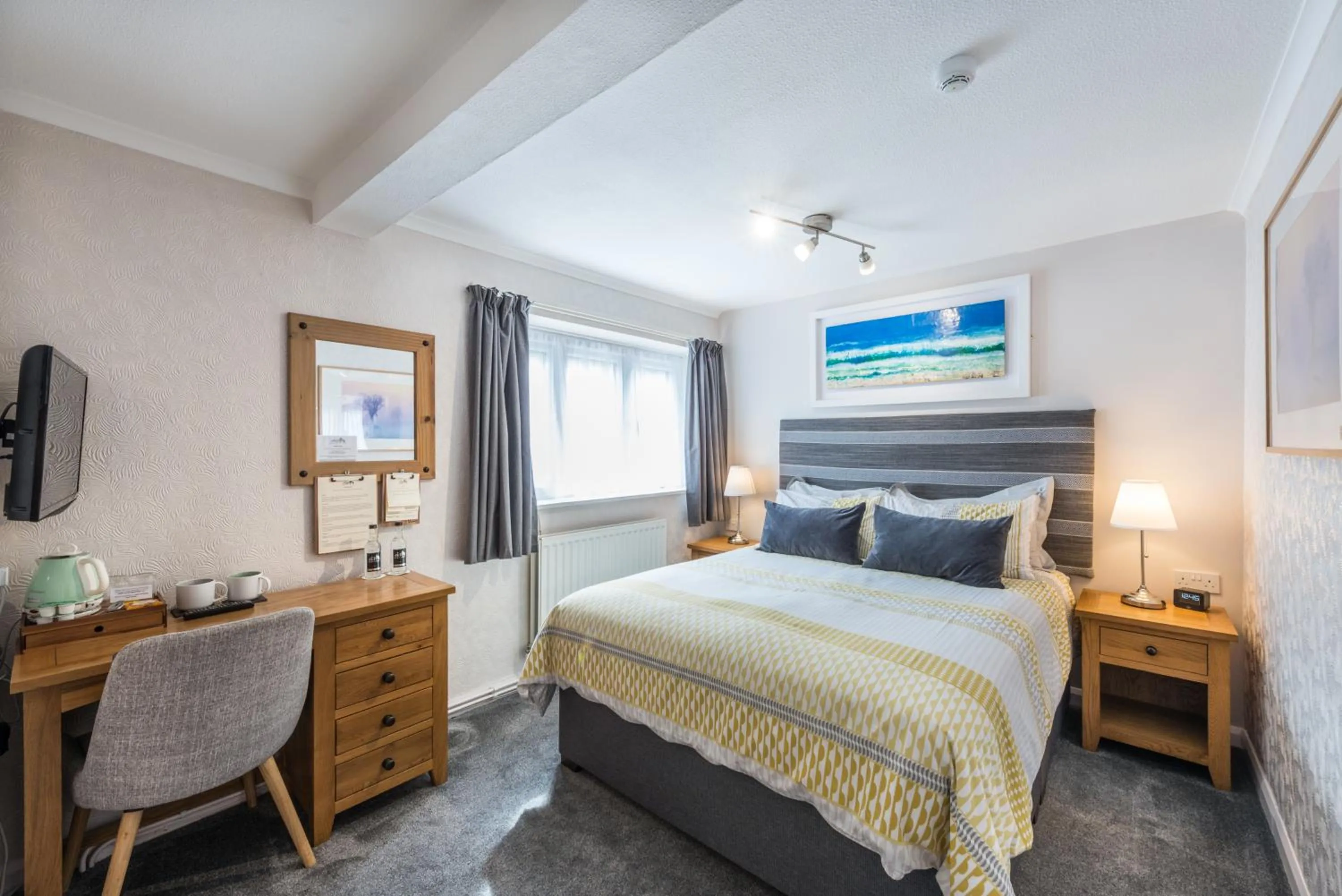 Bedroom, Bed in Tudor Lodge