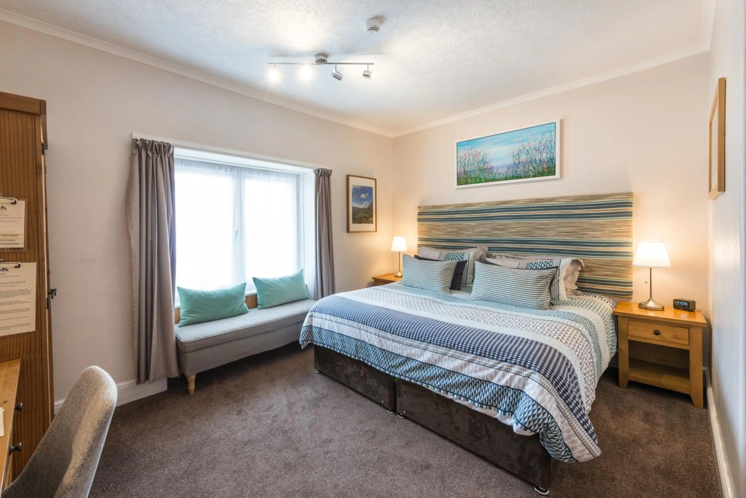 Bedroom, Bed in Tudor Lodge