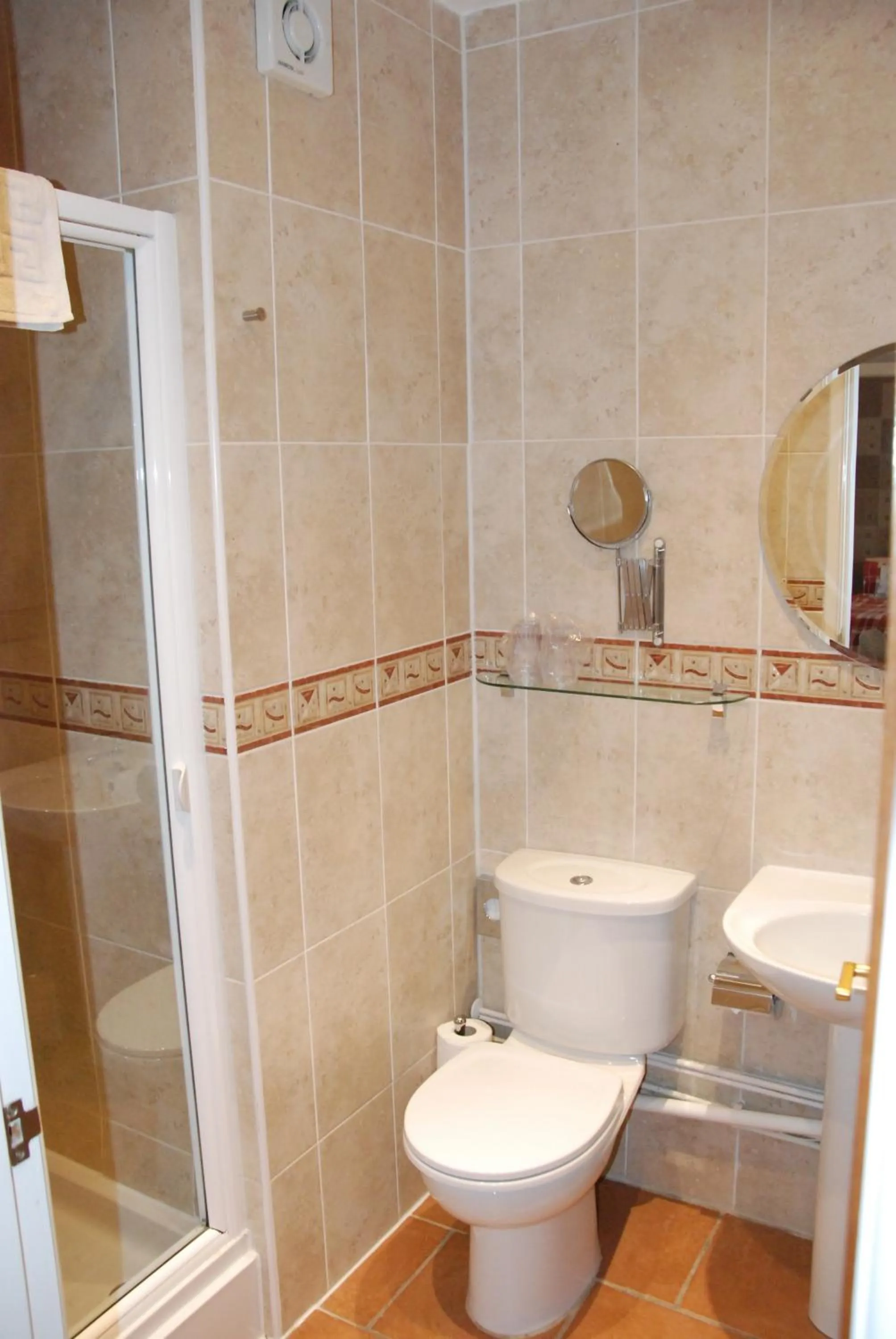 Bathroom in Tudor Lodge