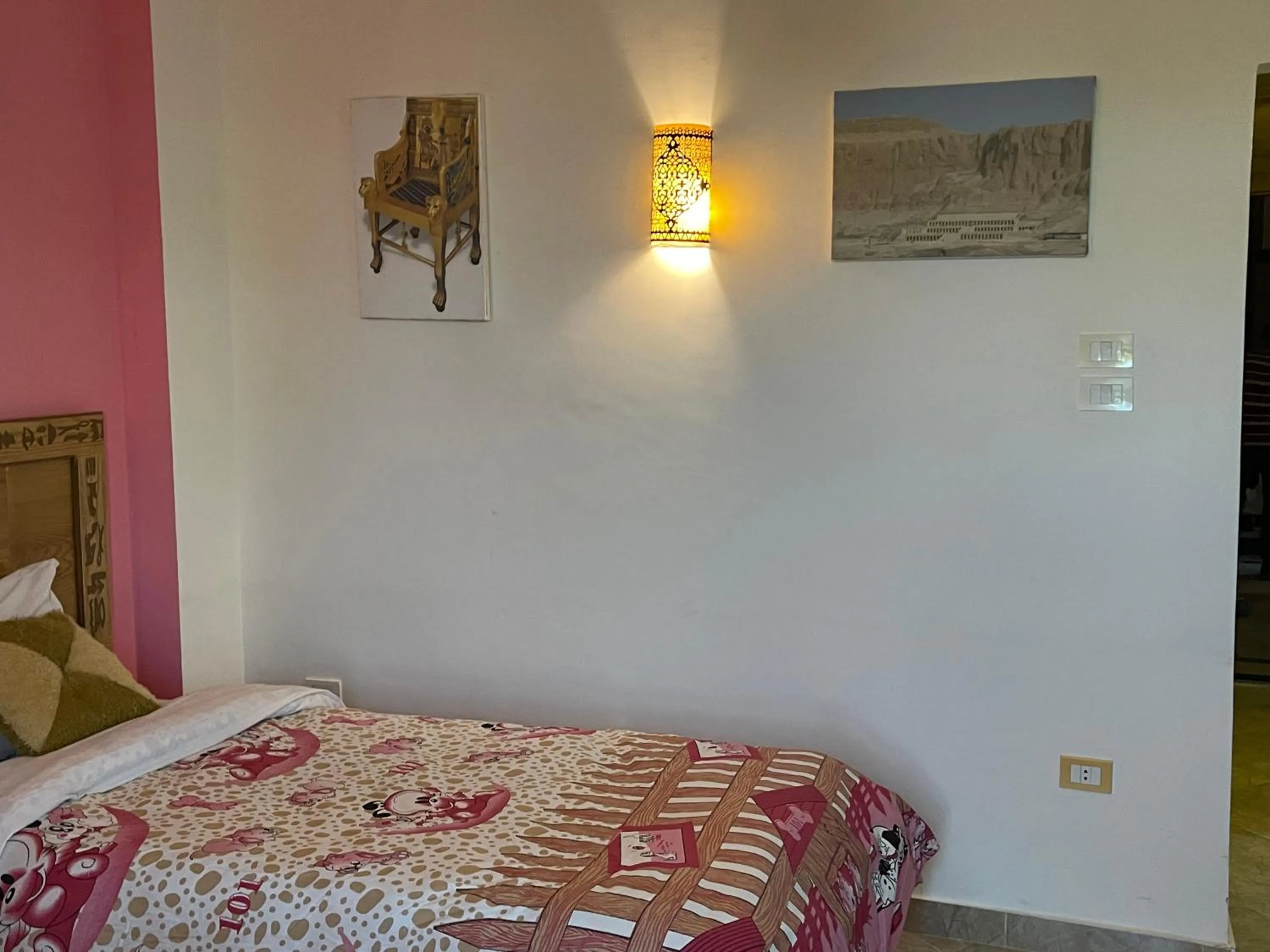 Bedroom, Bed in Jewel Howard Carter Hotel