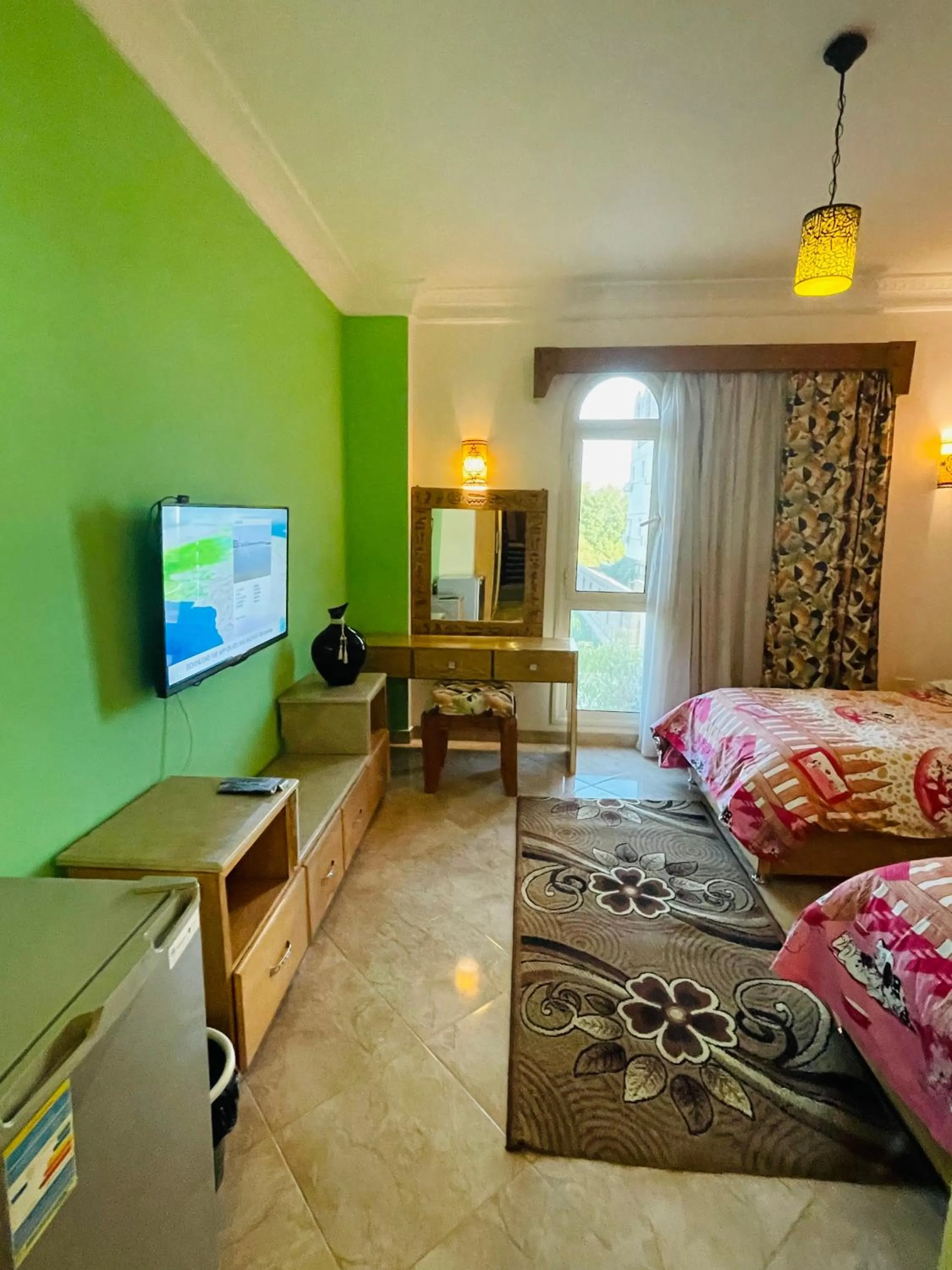 TV and multimedia, Bed in Jewel Howard Carter Hotel