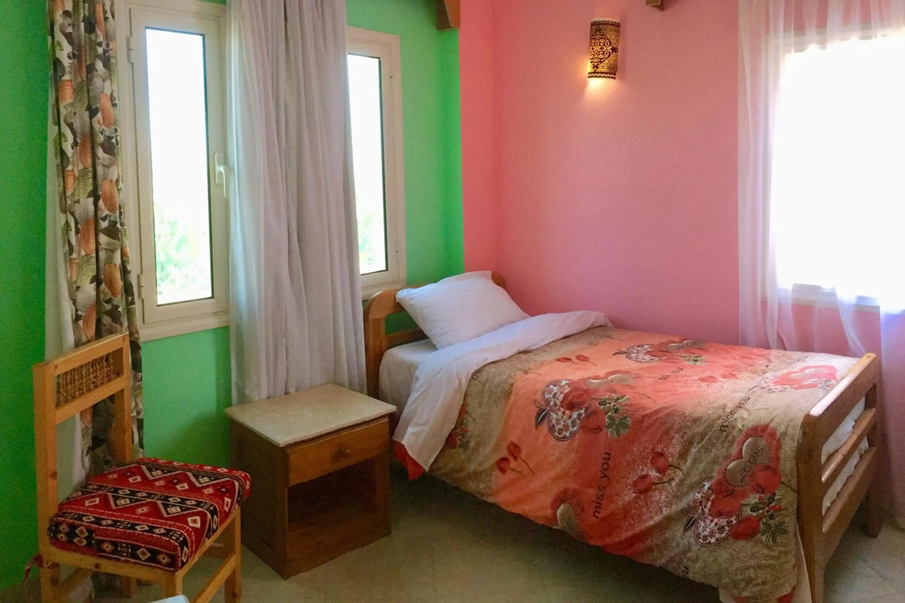 Bedroom, Bed in Jewel Howard Carter Hotel