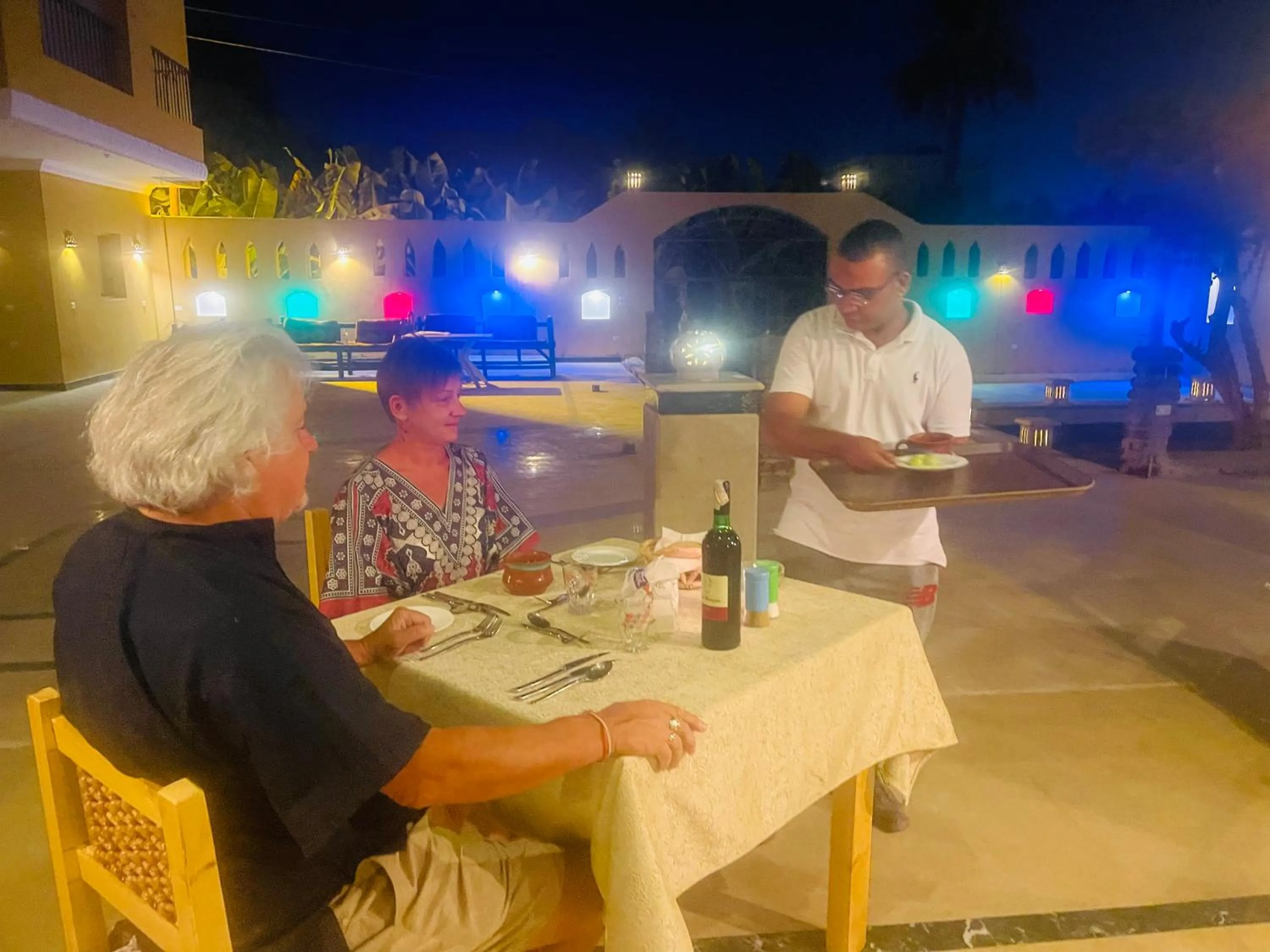 Restaurant/places to eat in Jewel Howard Carter Hotel