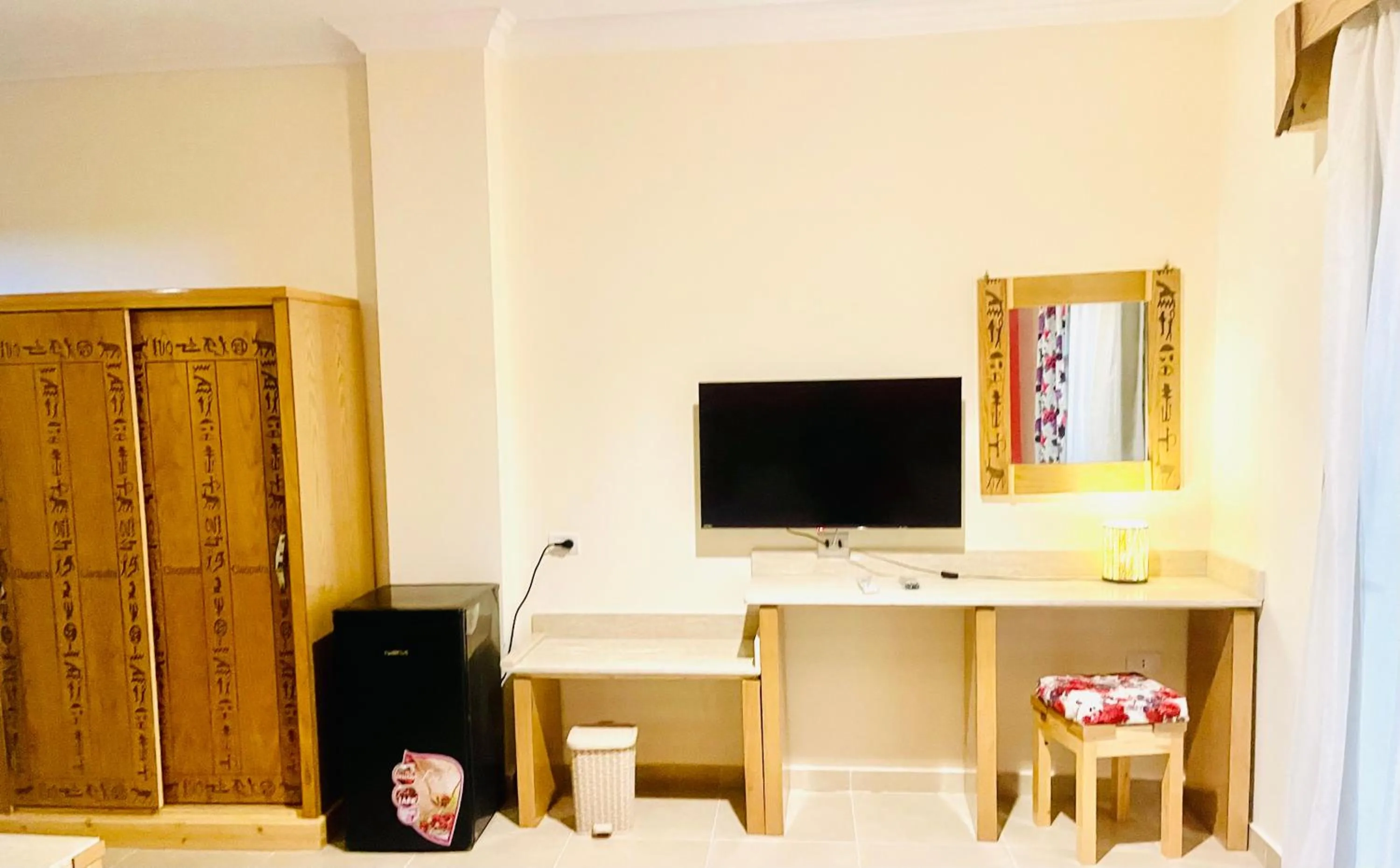 TV and multimedia in Jewel Howard Carter Hotel