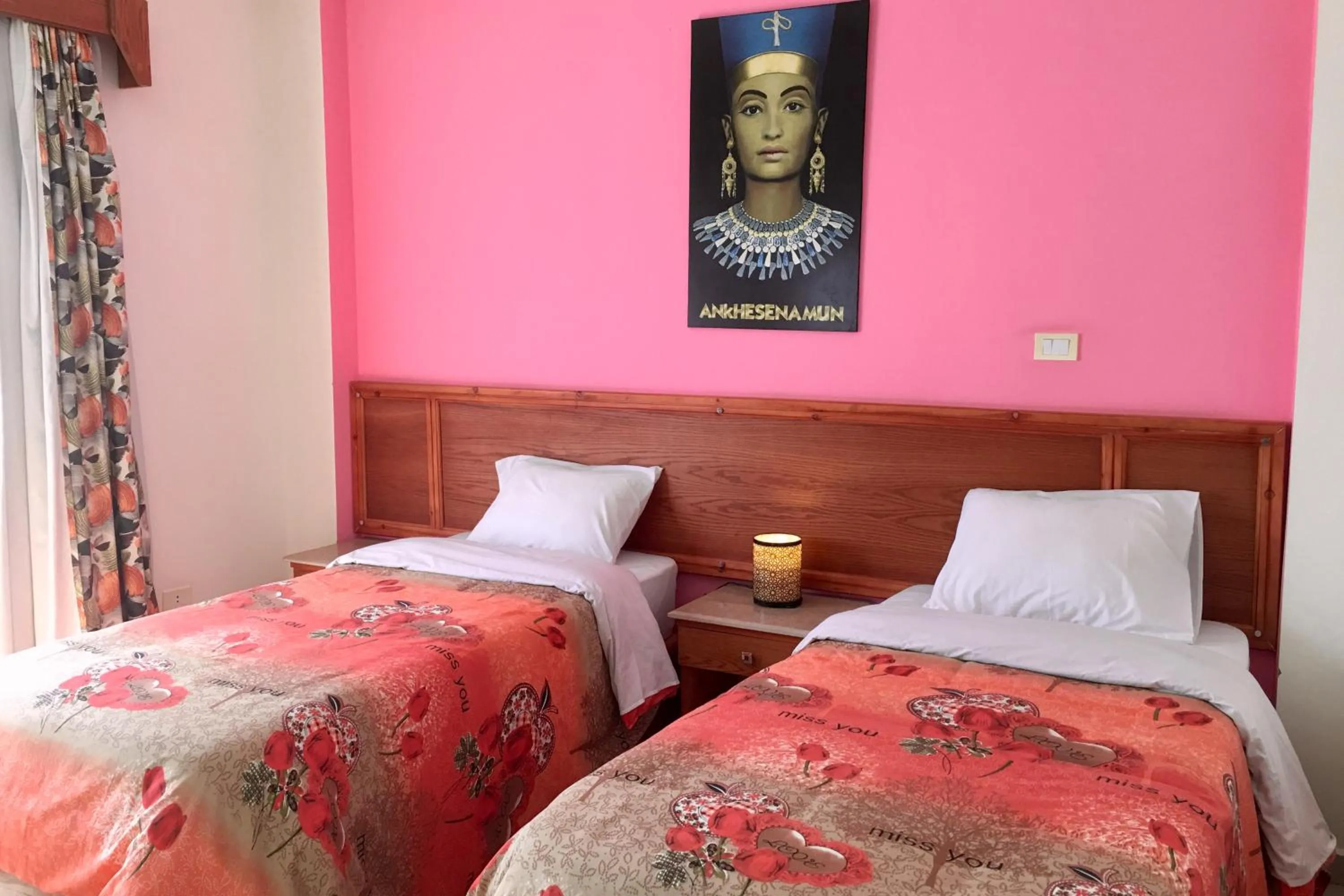 Bedroom, Bed in Jewel Howard Carter Hotel
