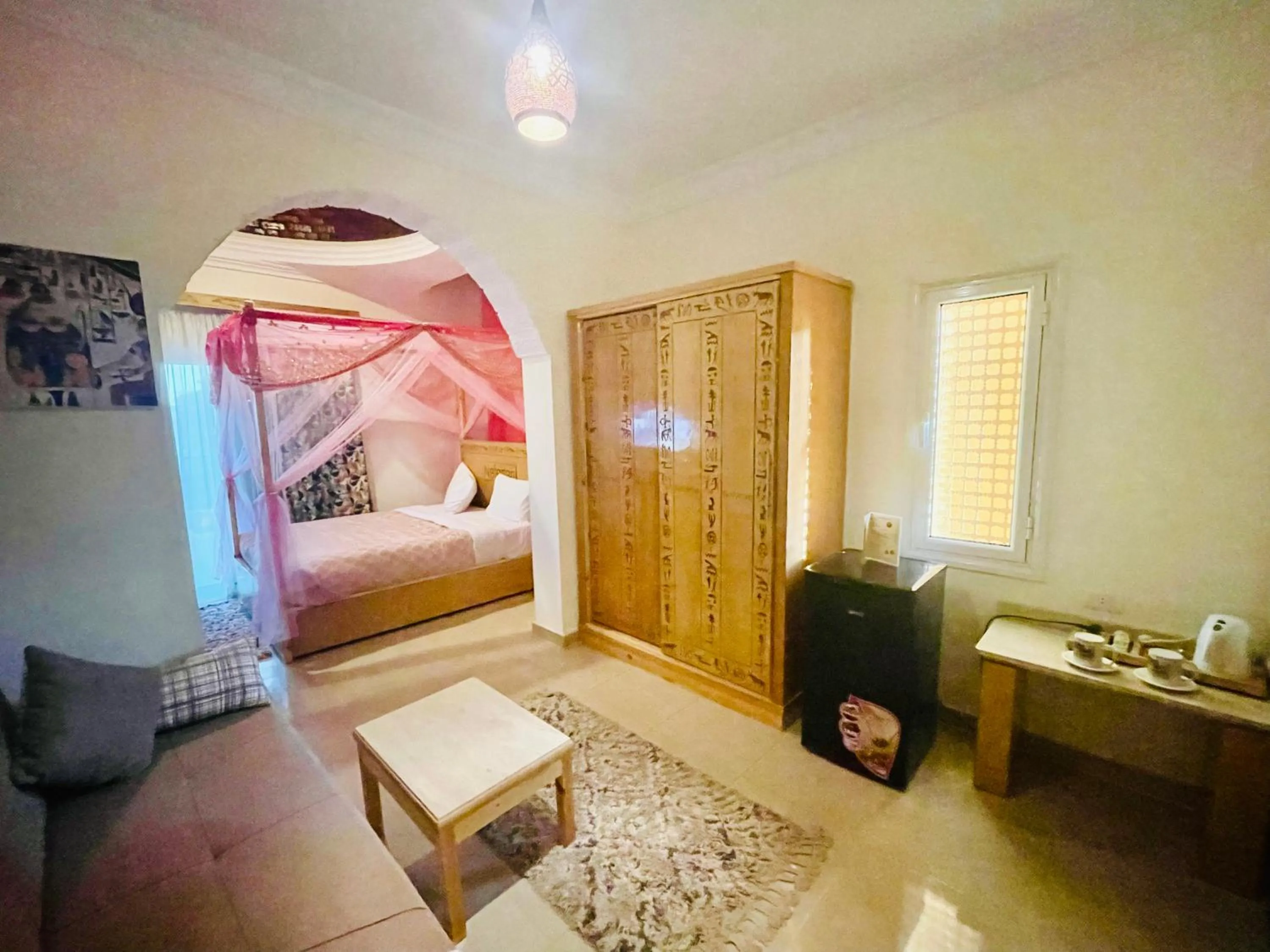 Photo of the whole room, Bed in Jewel Howard Carter Hotel