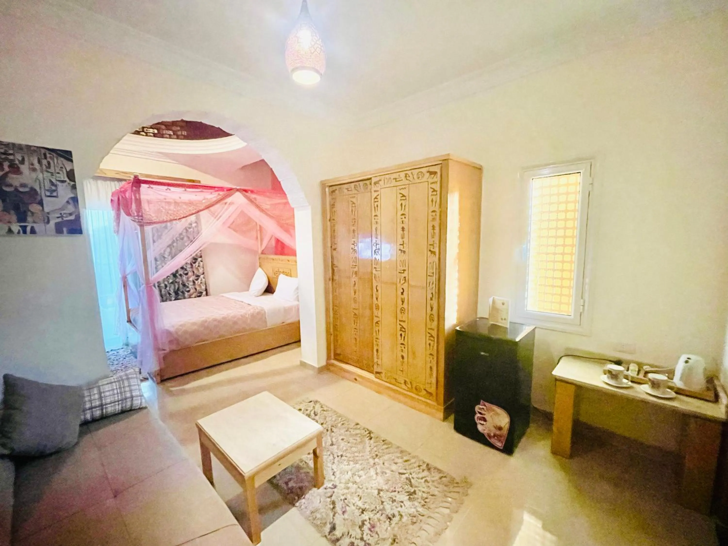 Photo of the whole room, Bed in Jewel Howard Carter Hotel