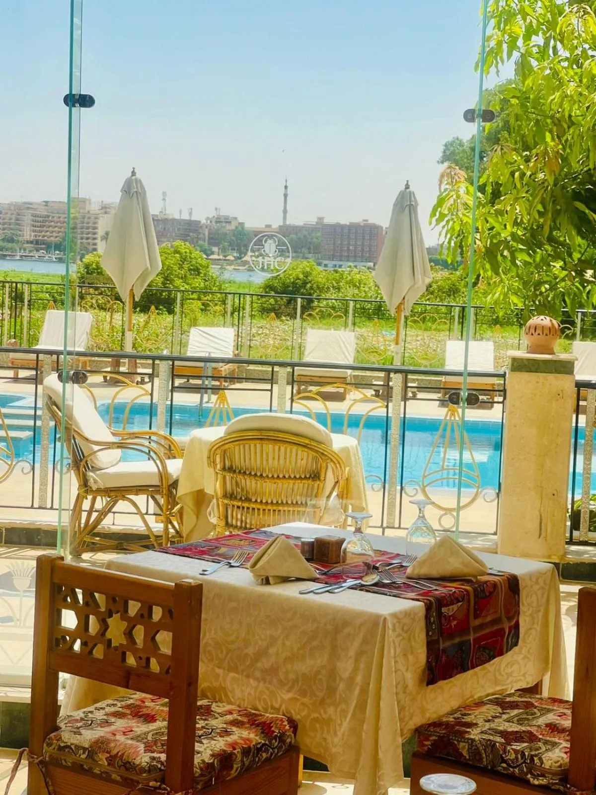 Restaurant/places to eat in Jewel Howard Carter Hotel