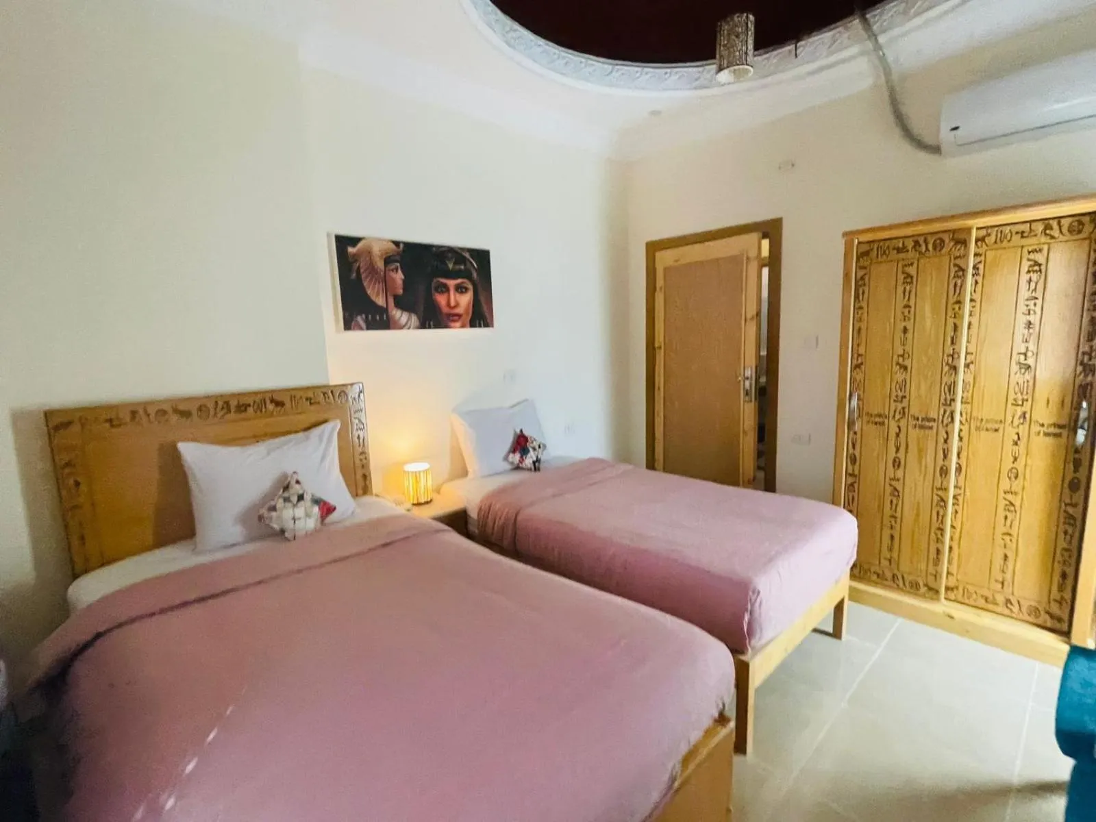 Bed in Jewel Howard Carter Hotel