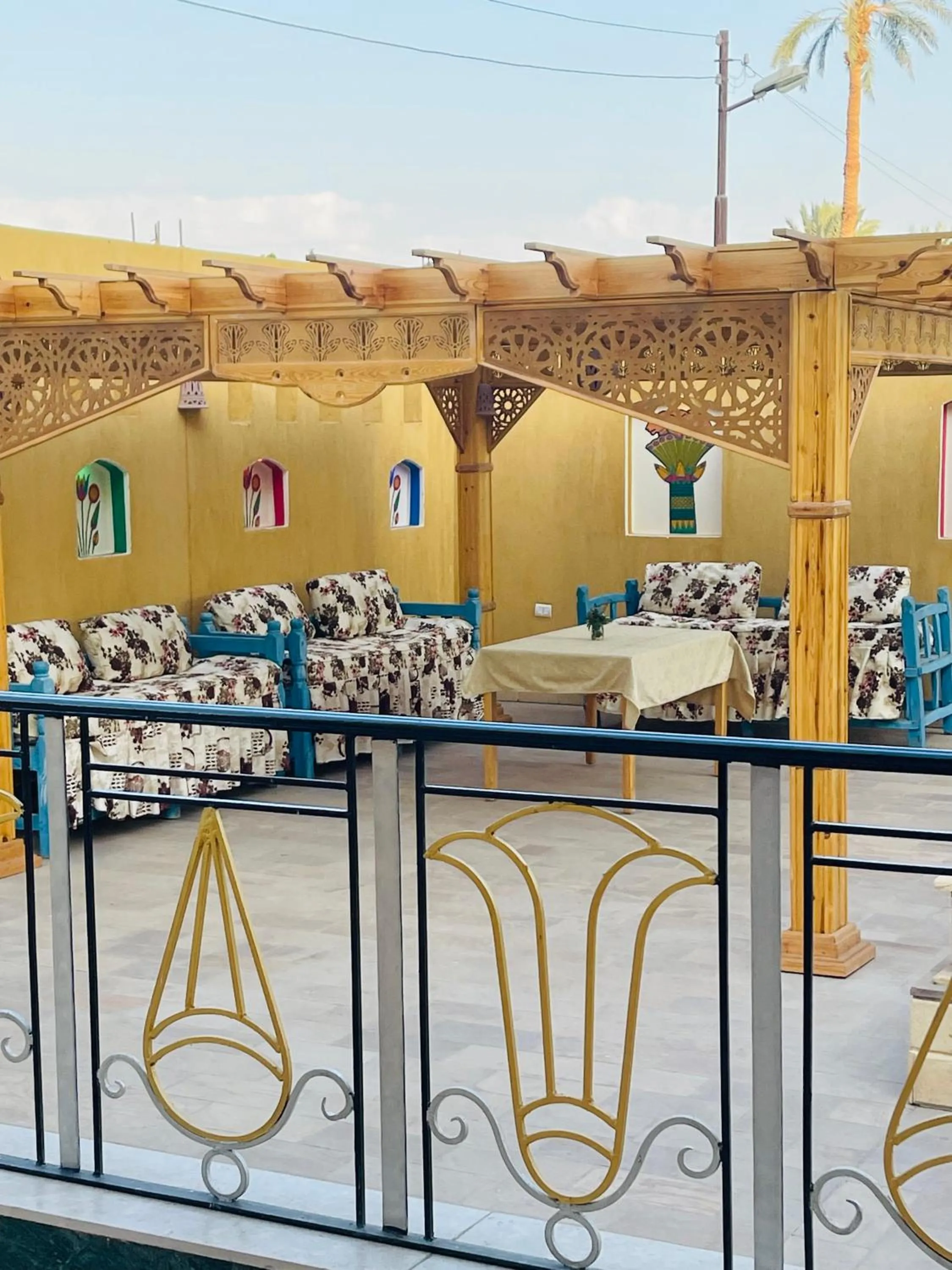 Day in Jewel Howard Carter Hotel