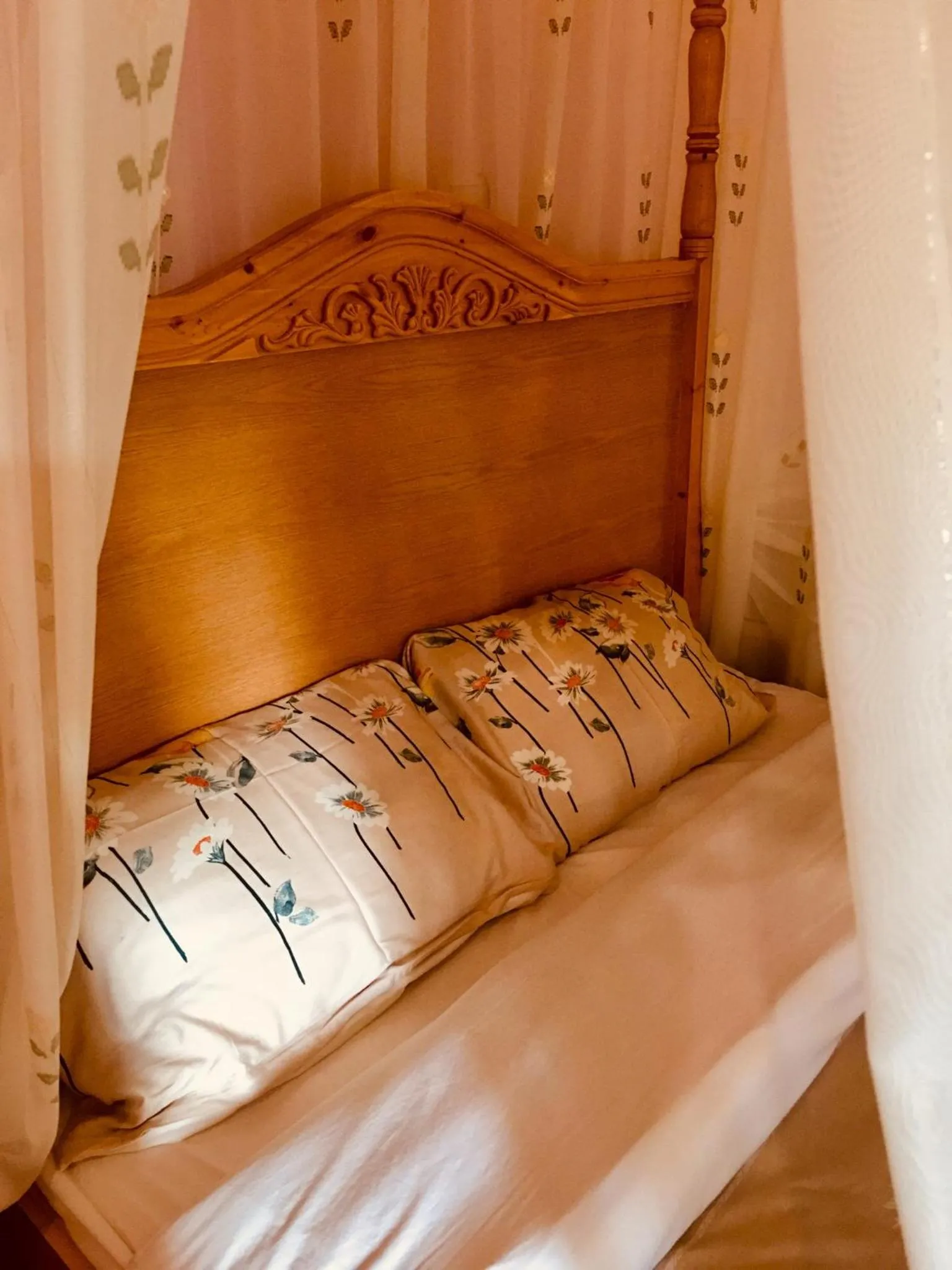 Bed in Jewel Howard Carter Hotel