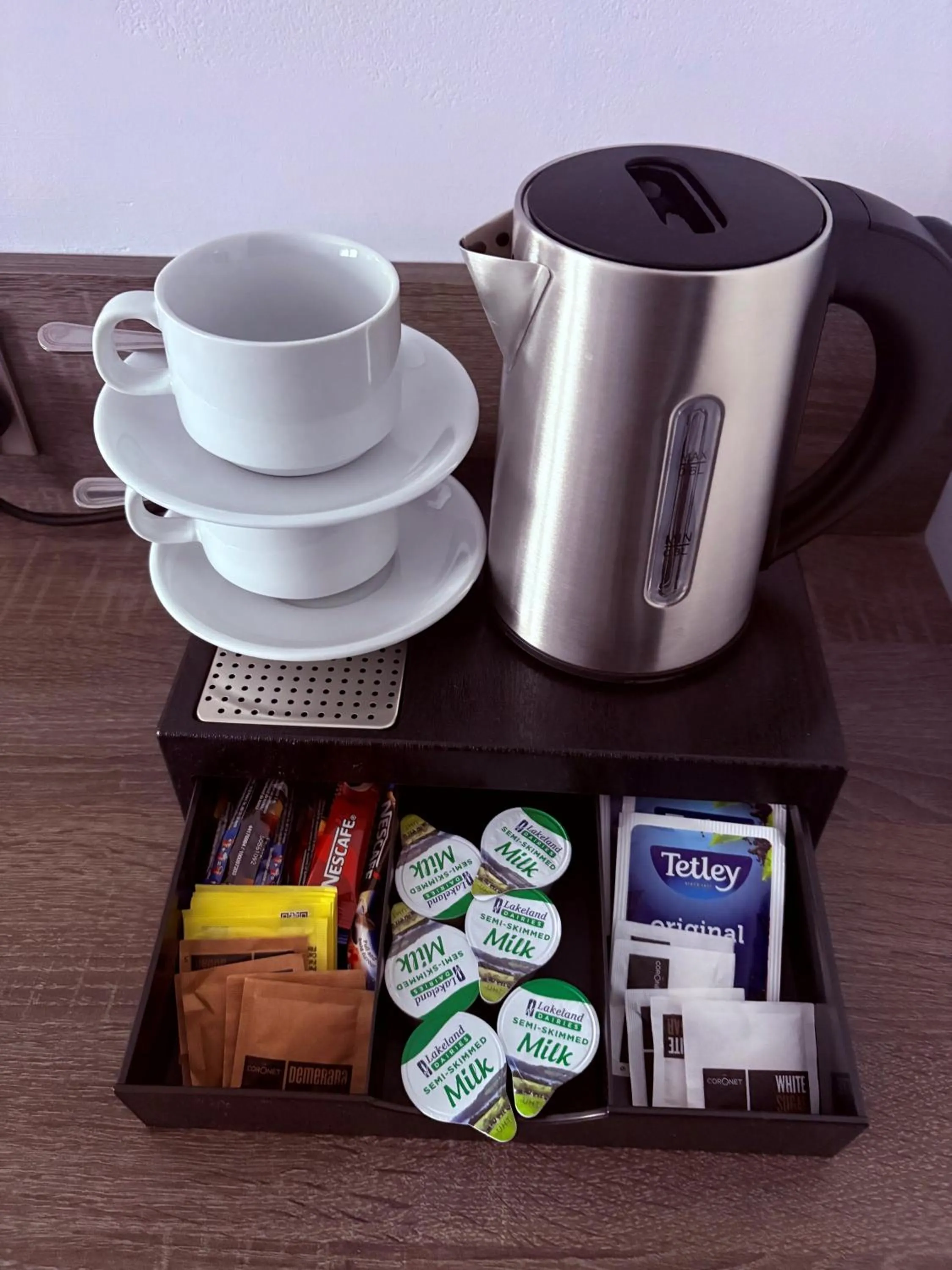 Coffee/tea facilities in Sandown Park Lodge