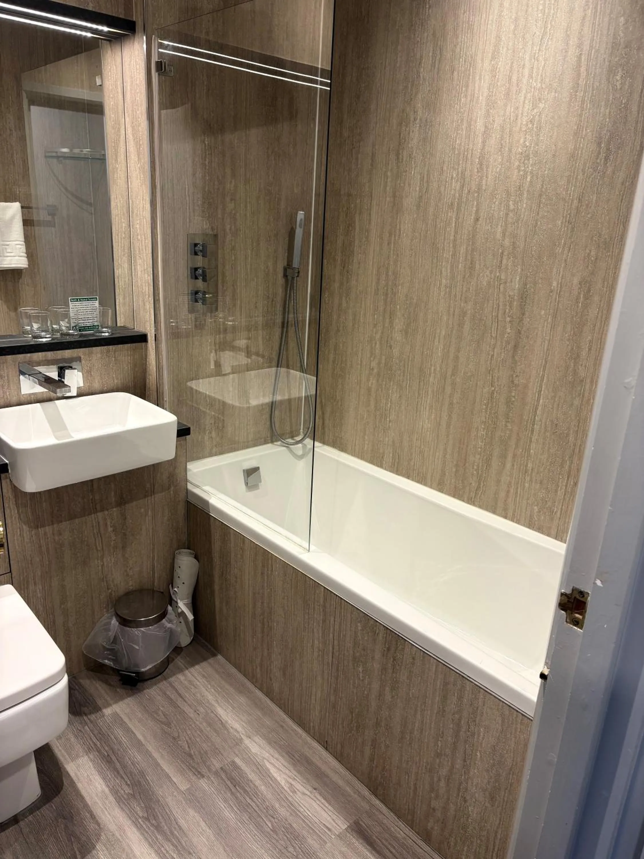 Toilet in Sandown Park Lodge