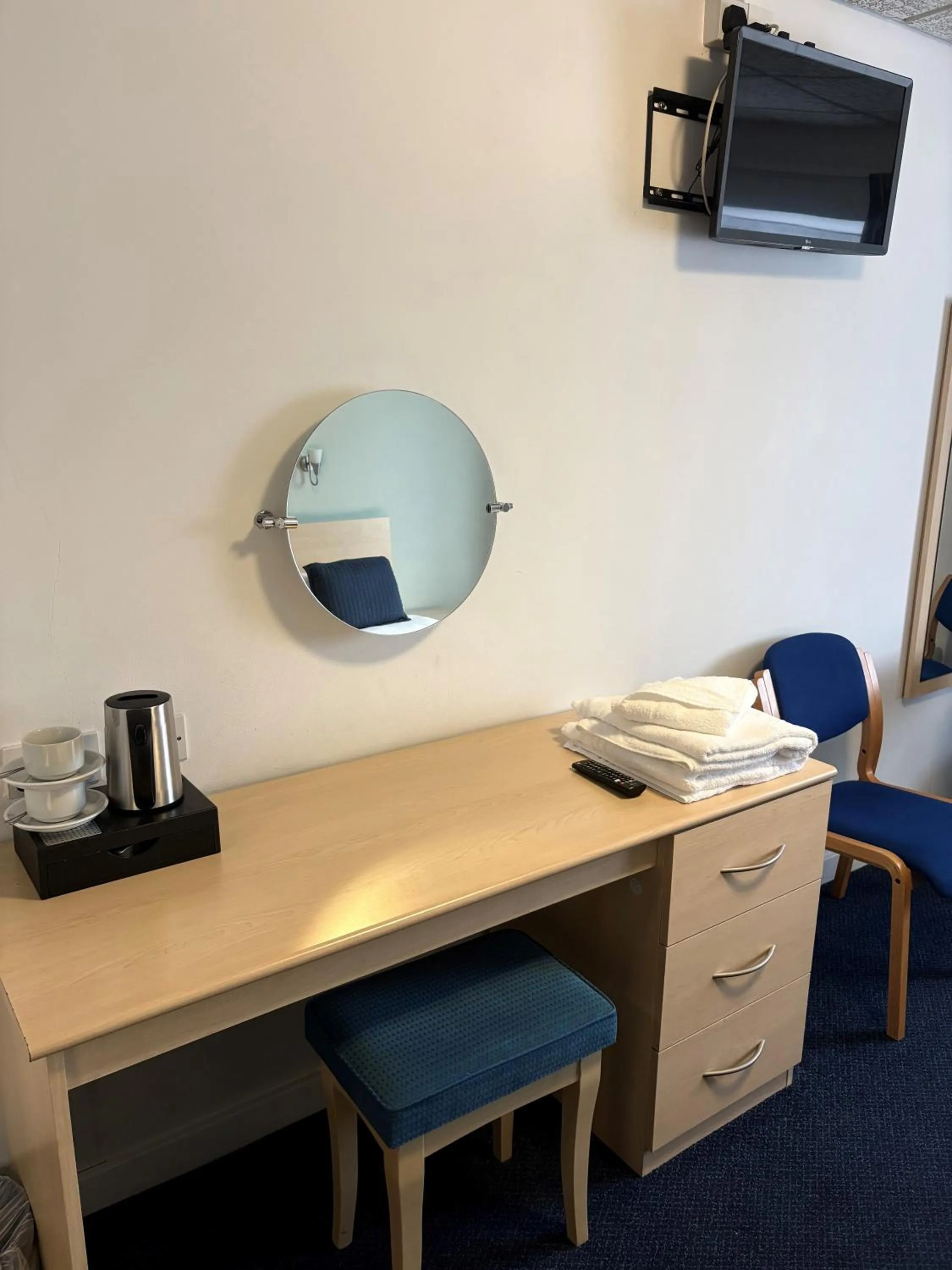 furniture in Sandown Park Lodge